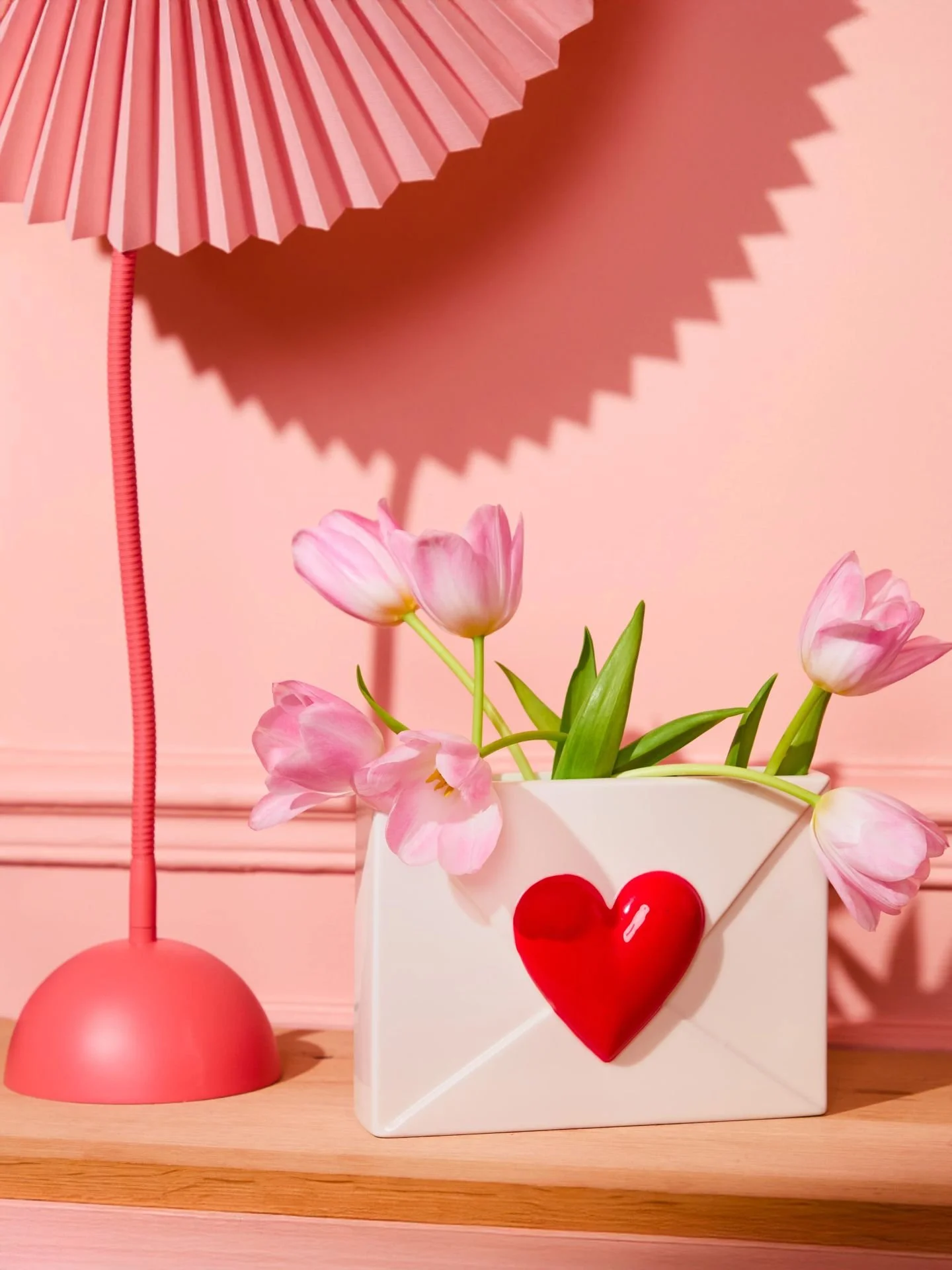 27410035_AAVSEHEART_Fluid_Market_Vase Heart aus Steingut von Fluid Market_2_(1)_1920x1920.jpg