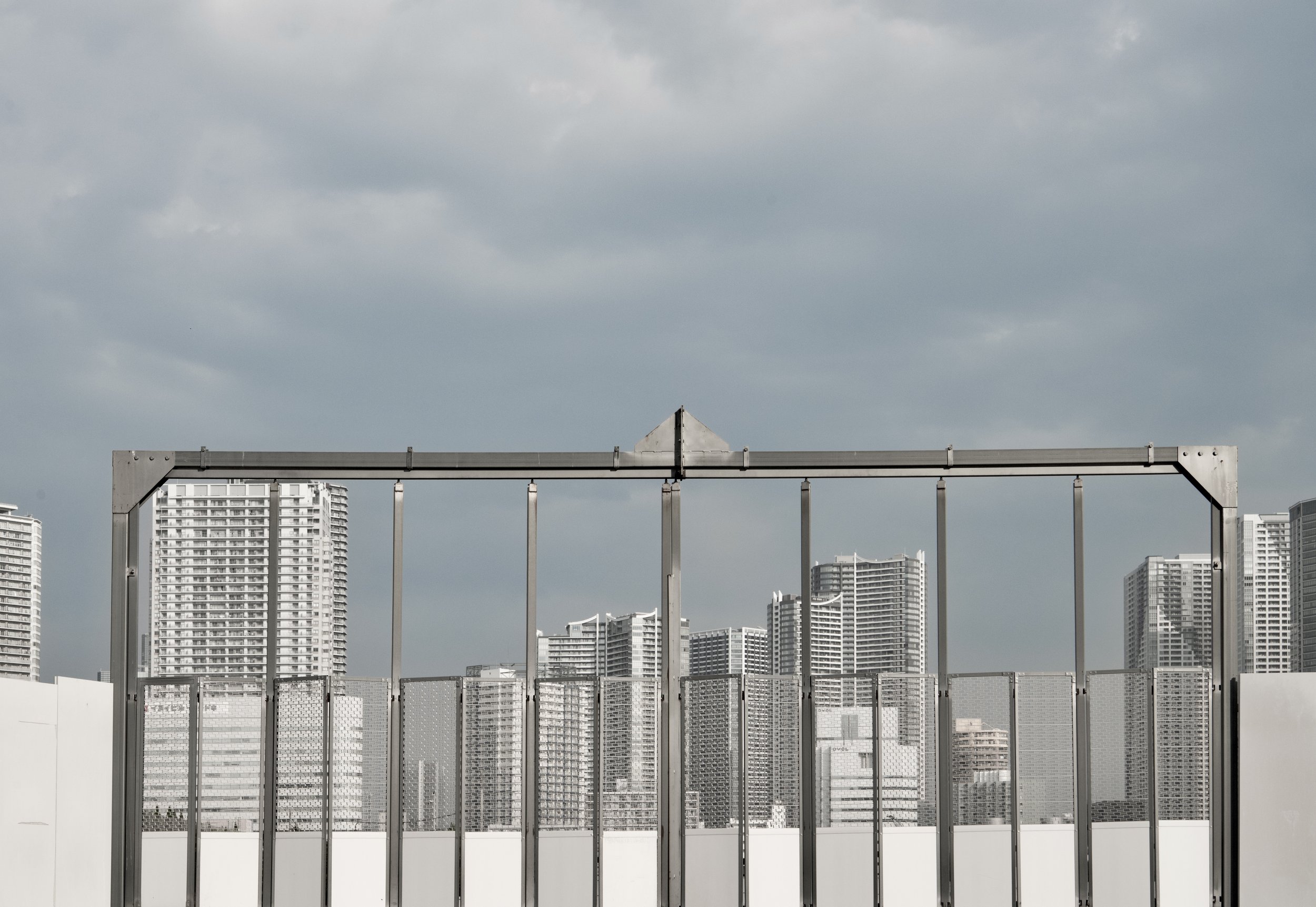 fence bldg tsukiji.jpeg