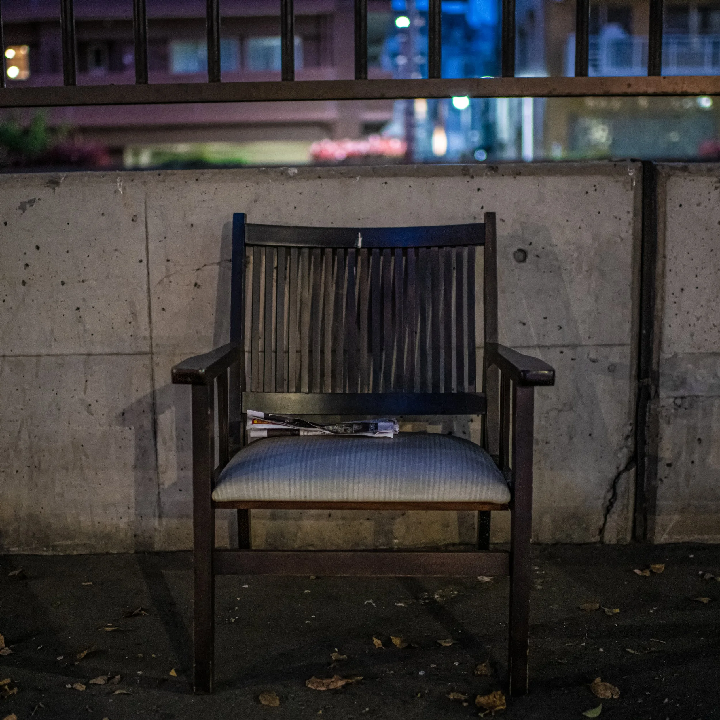 bus stop seat edogawabashi.jpeg