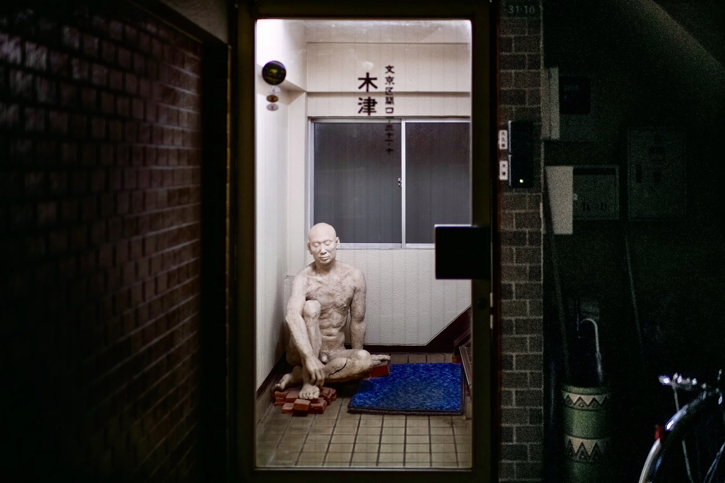 colr man sculp hood 3 18 2020.jpeg