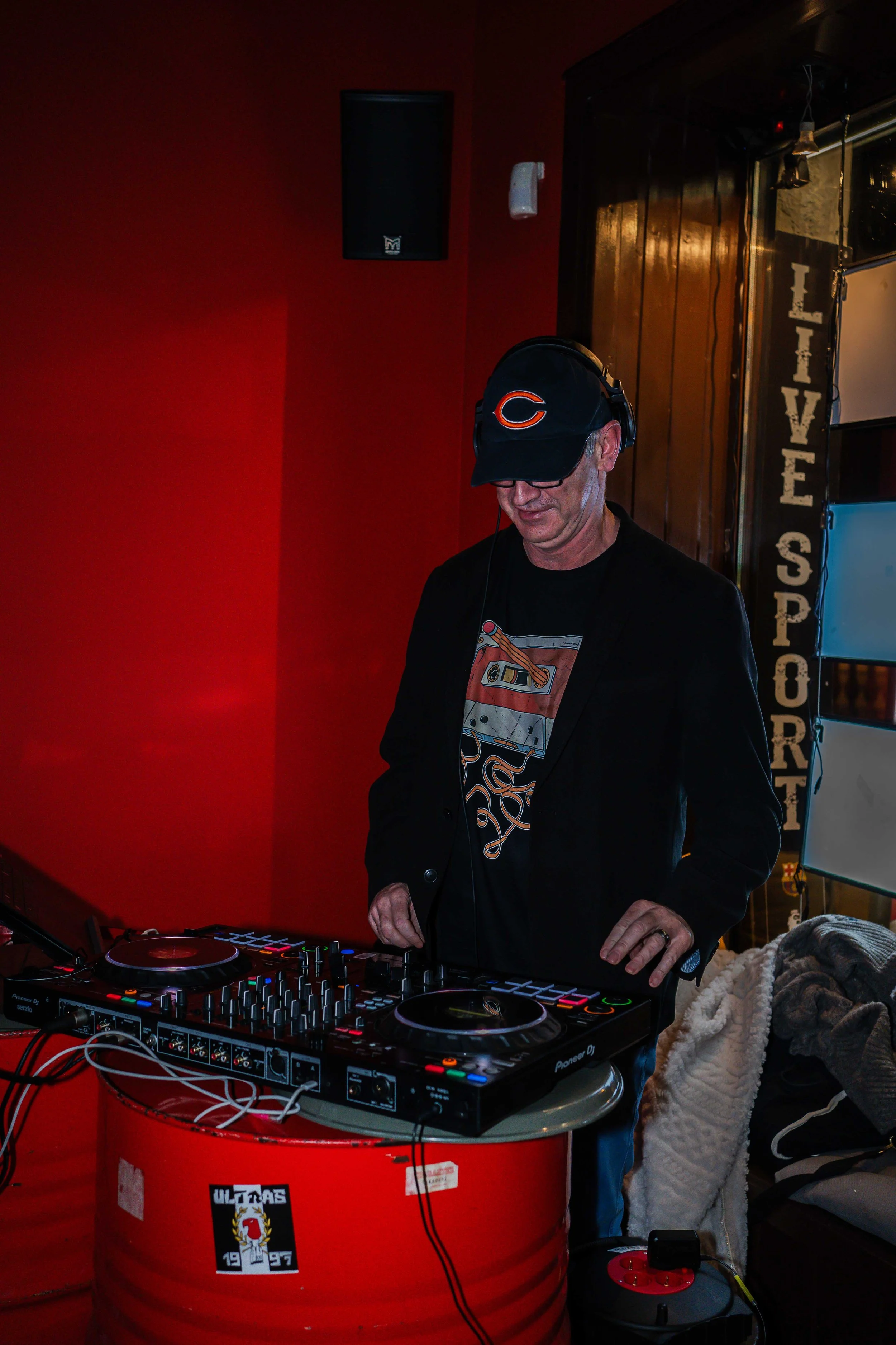 red garter-dec-and reach-web-11.jpg