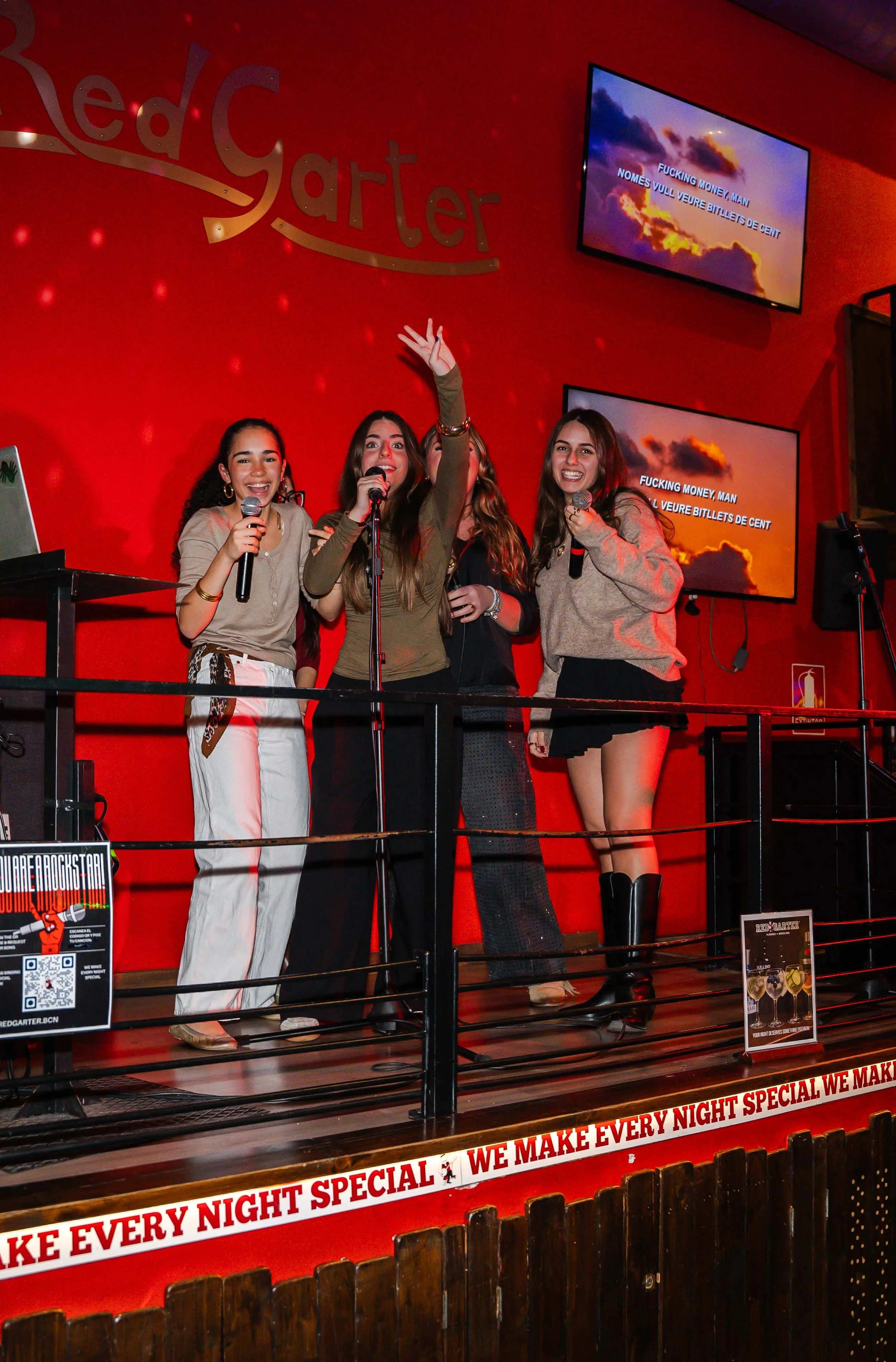 red garter-and reach-jan-web-126.jpg