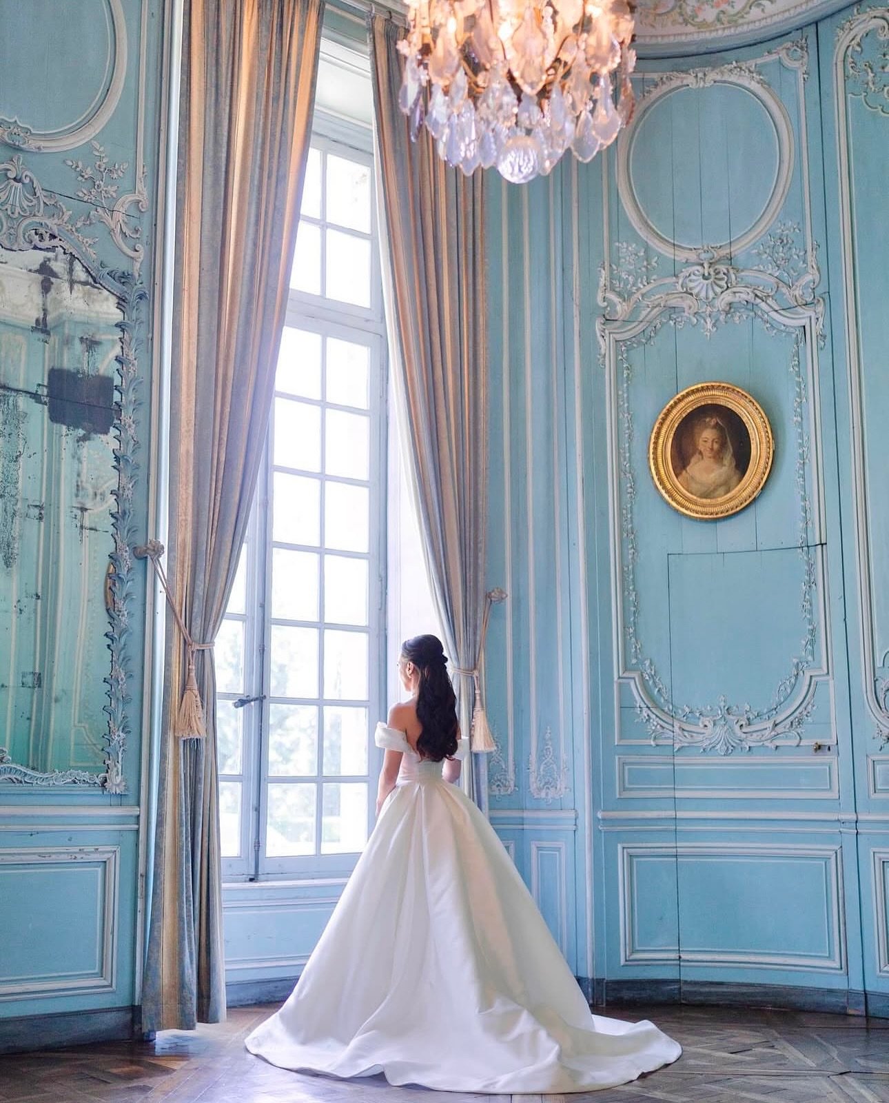 The beauty of this enchanting fairytale is one of our forever favorites! 🥰🥰🥰
.
.
.
Photographer: @zephyrkokphotography 
Planner: @katerinameyvial 
Stationery: @ksh_signaturepress 
.
.
.
#parisianwedding #luxurystationery #kshcreations #destination