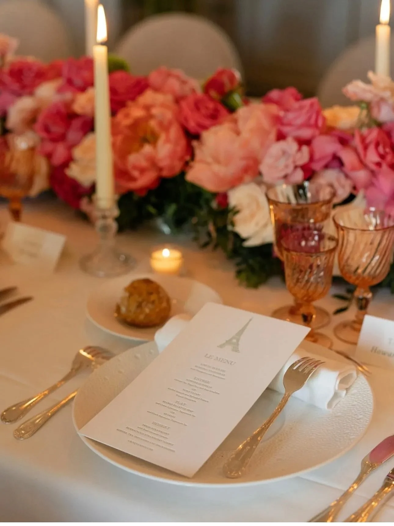 Don&rsquo;t forget the &ldquo;Day-Of&rdquo;, pretty paper goes well beyond the invites.
.
.
.
Planner: @katerinameyvial 
Photography: @alinakolotphotography 
Paper: @ksh_signaturepress 
.
.
.
.
.
#weddingstationery #custominvite #weddinginvitations #