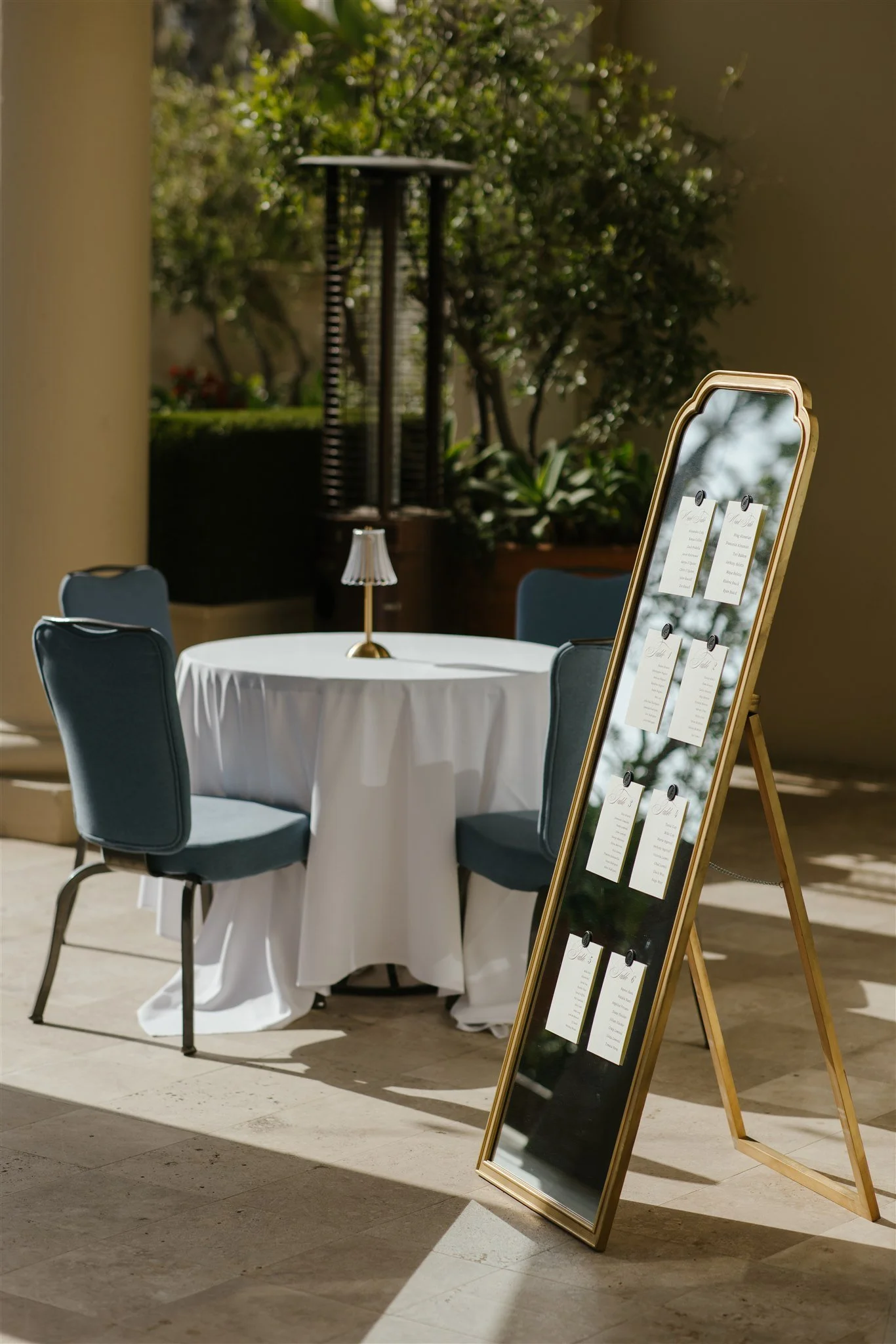 Table Placements on Mirrored Decor