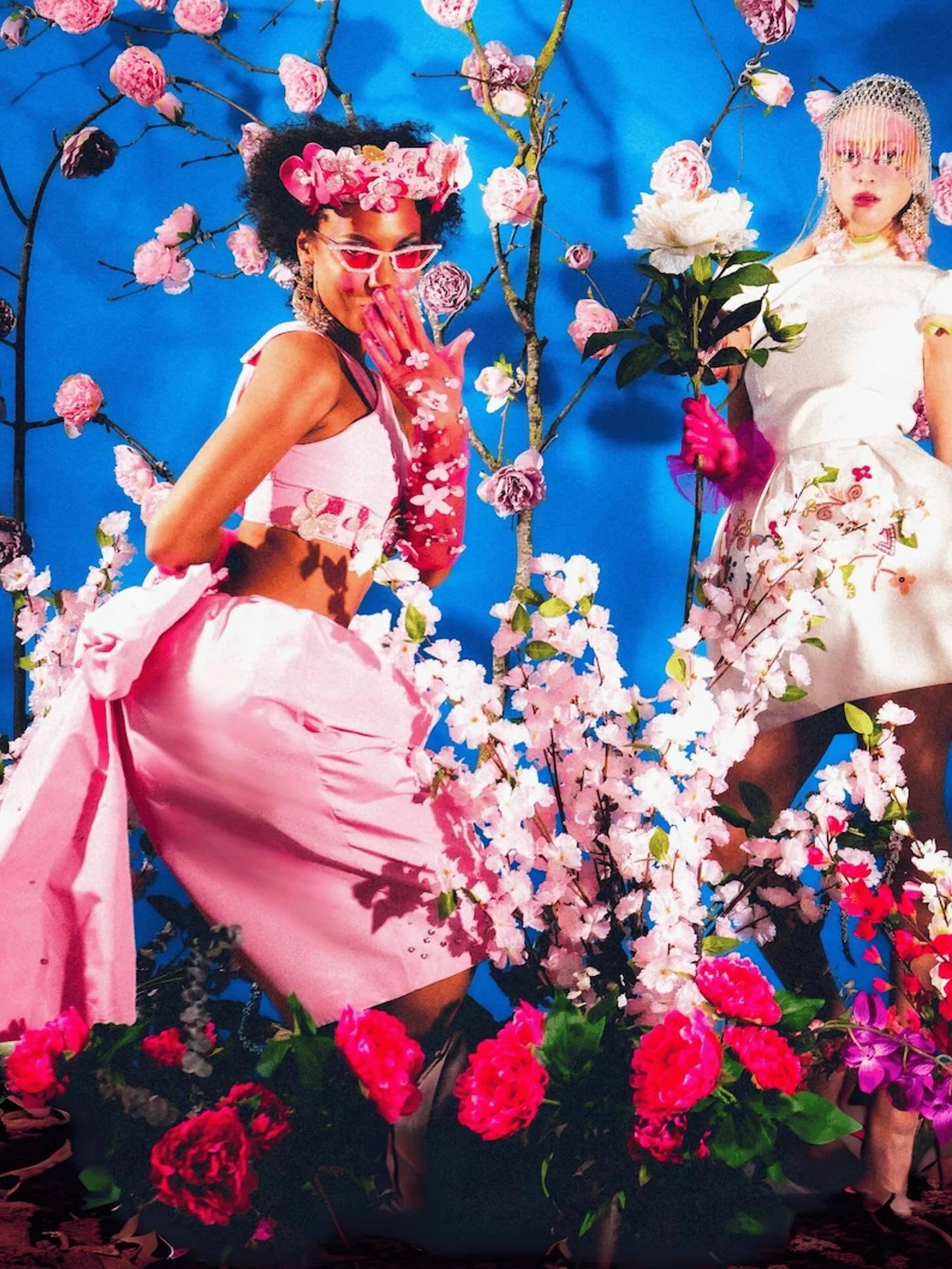 When couture collides with full bloom energy 💥🌸
Soft? Always.
Loud? When we want to be.
This is what happens when you carry the garden and wear the bow.

#HandanLondon #BloomAndTheBow #TheGardenSheCarries #SlowCouture #EditorialStyle #CoutureDrama 