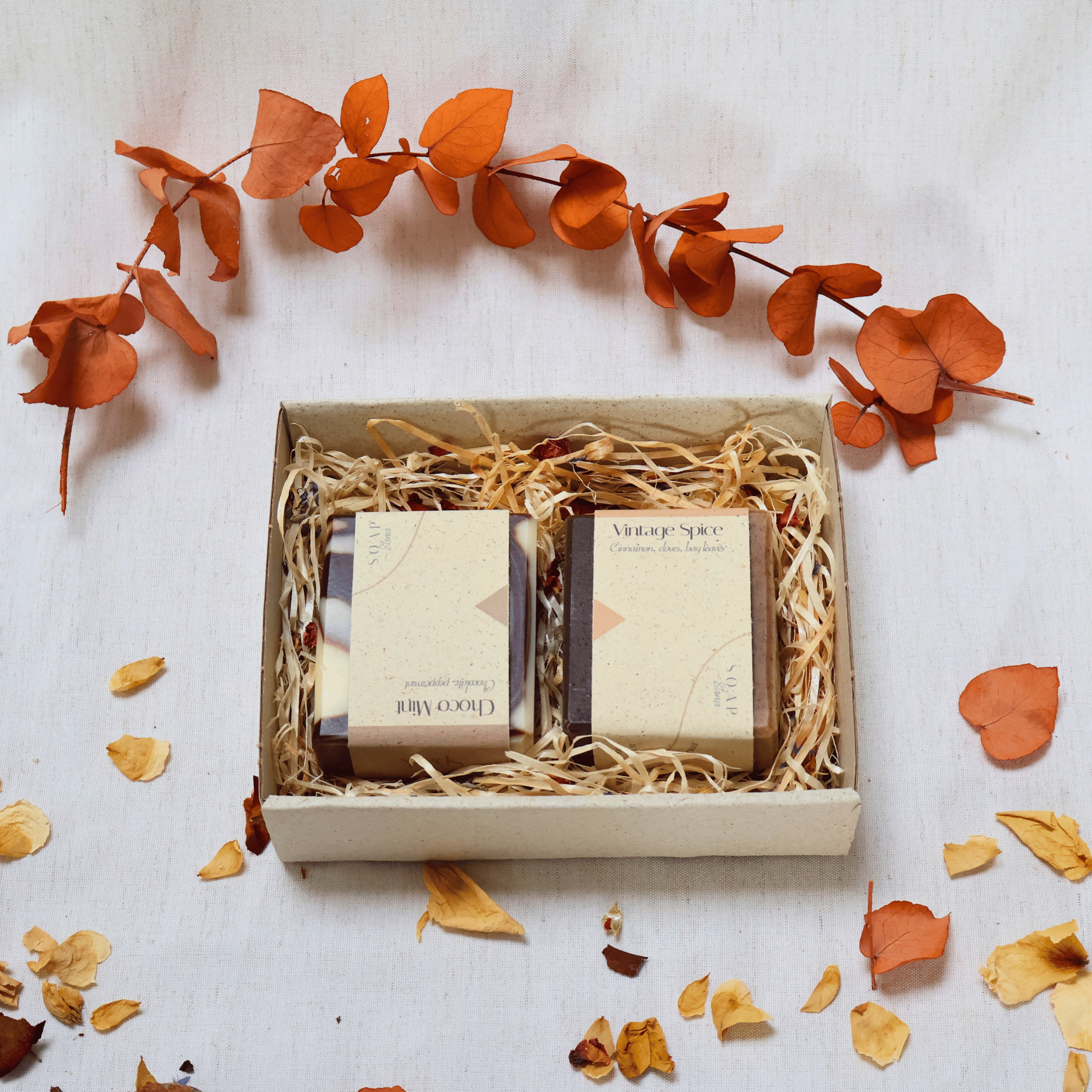 Christmas_gift_box_natural_soaps_cocoa_cinnamon.png
