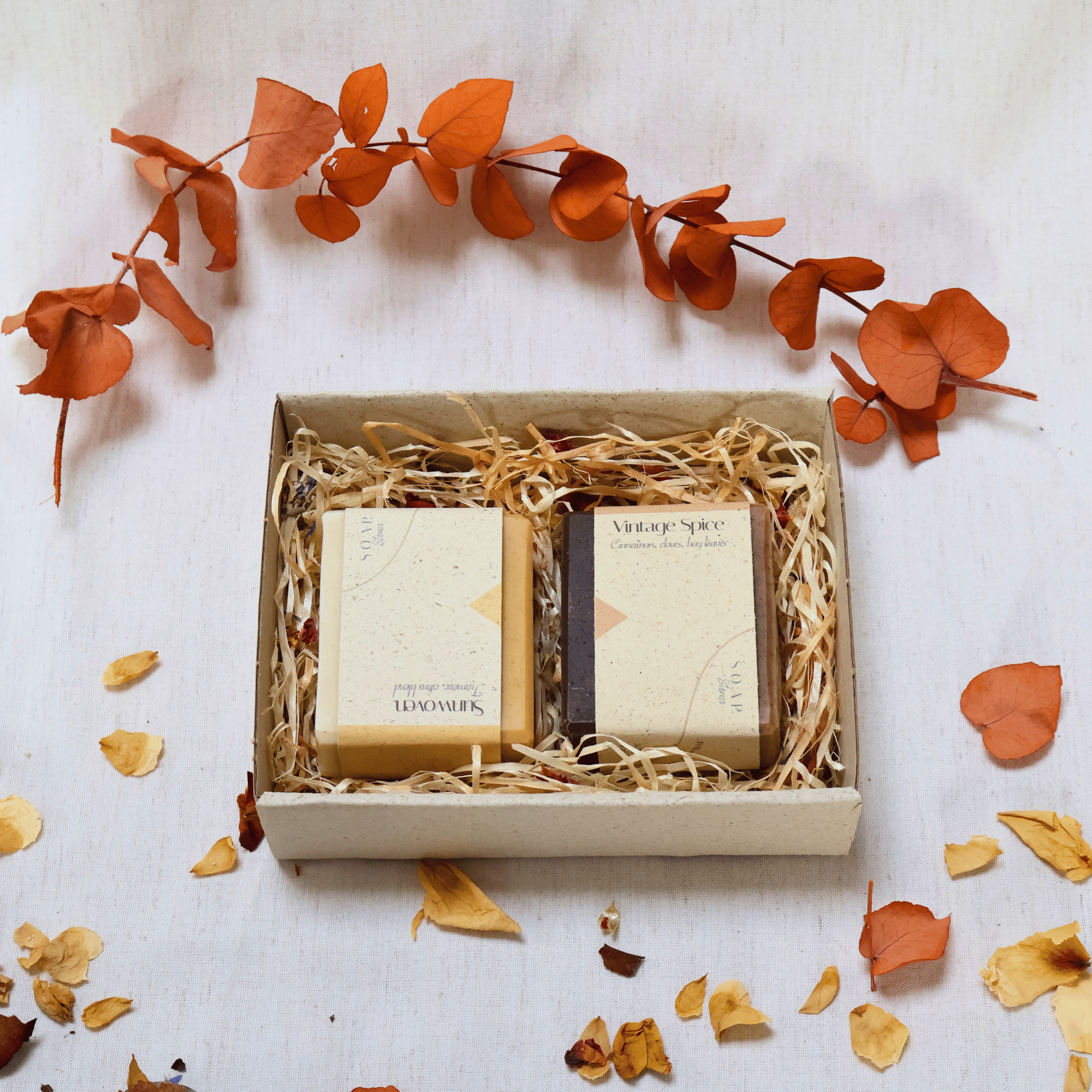 Christmas_gift_box_natural_soaps_turmeric_cinnamon.png