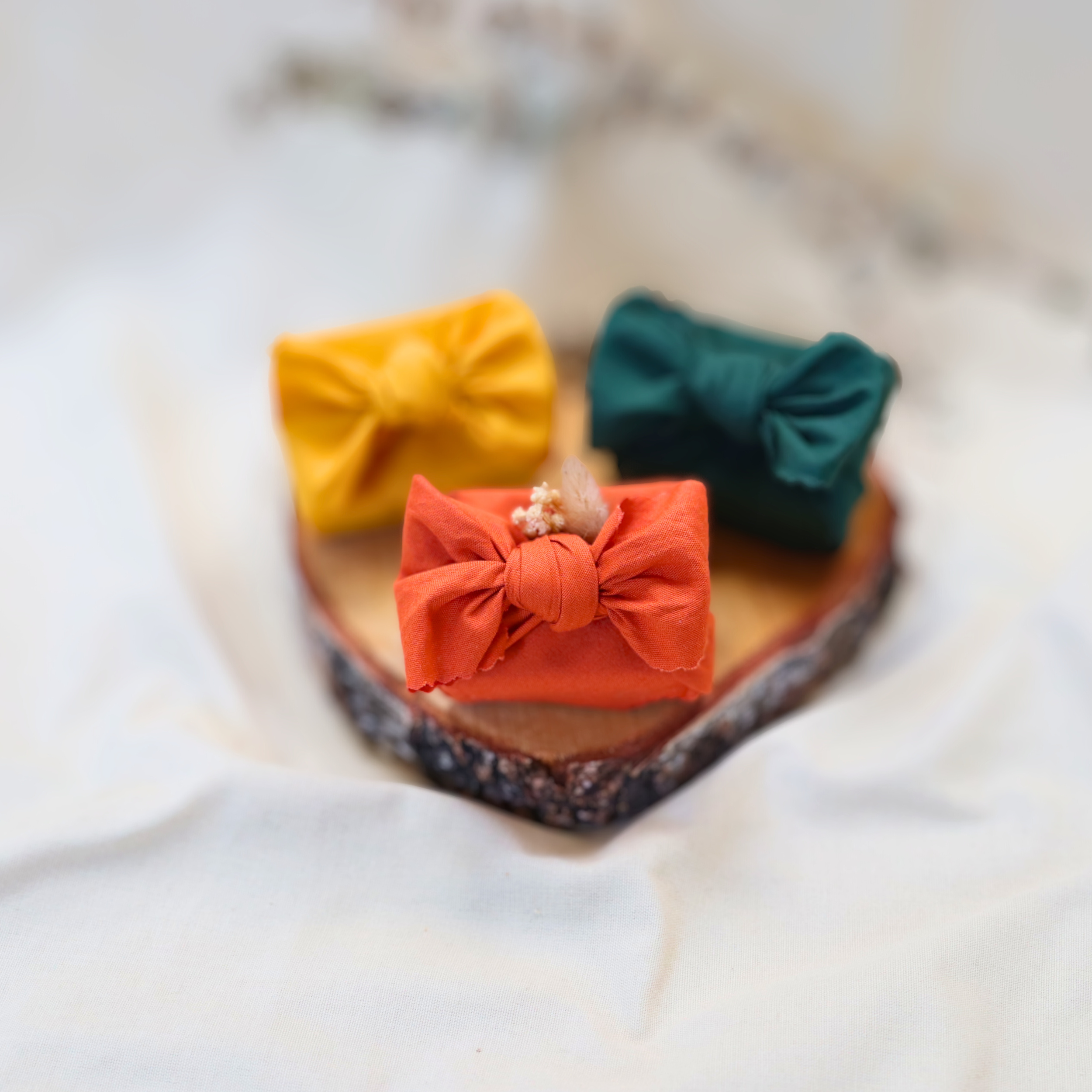Natural_soap_wrapped_in_cotton_orange_furoshiki_dry_flowers.png