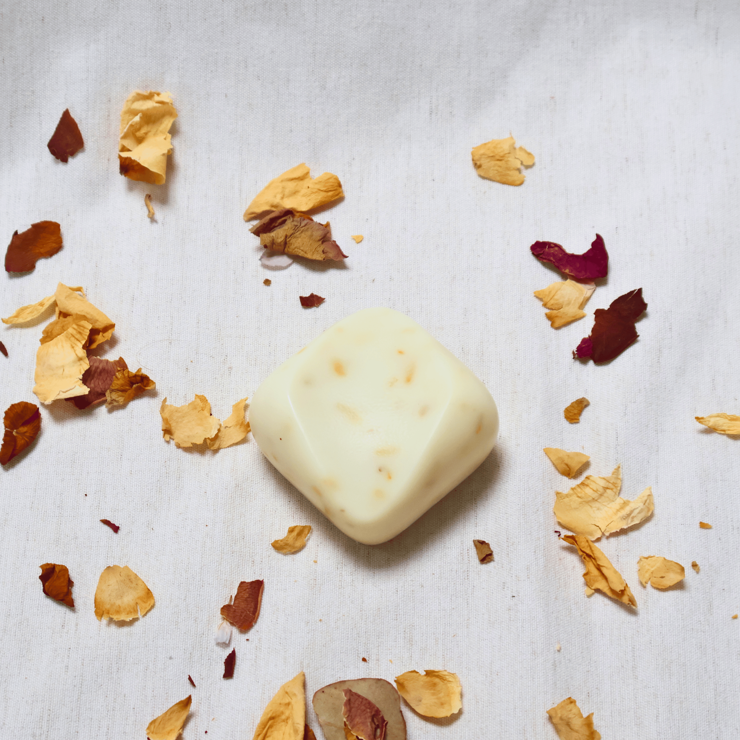 Calendula_pebble_natural_soap_detail.png