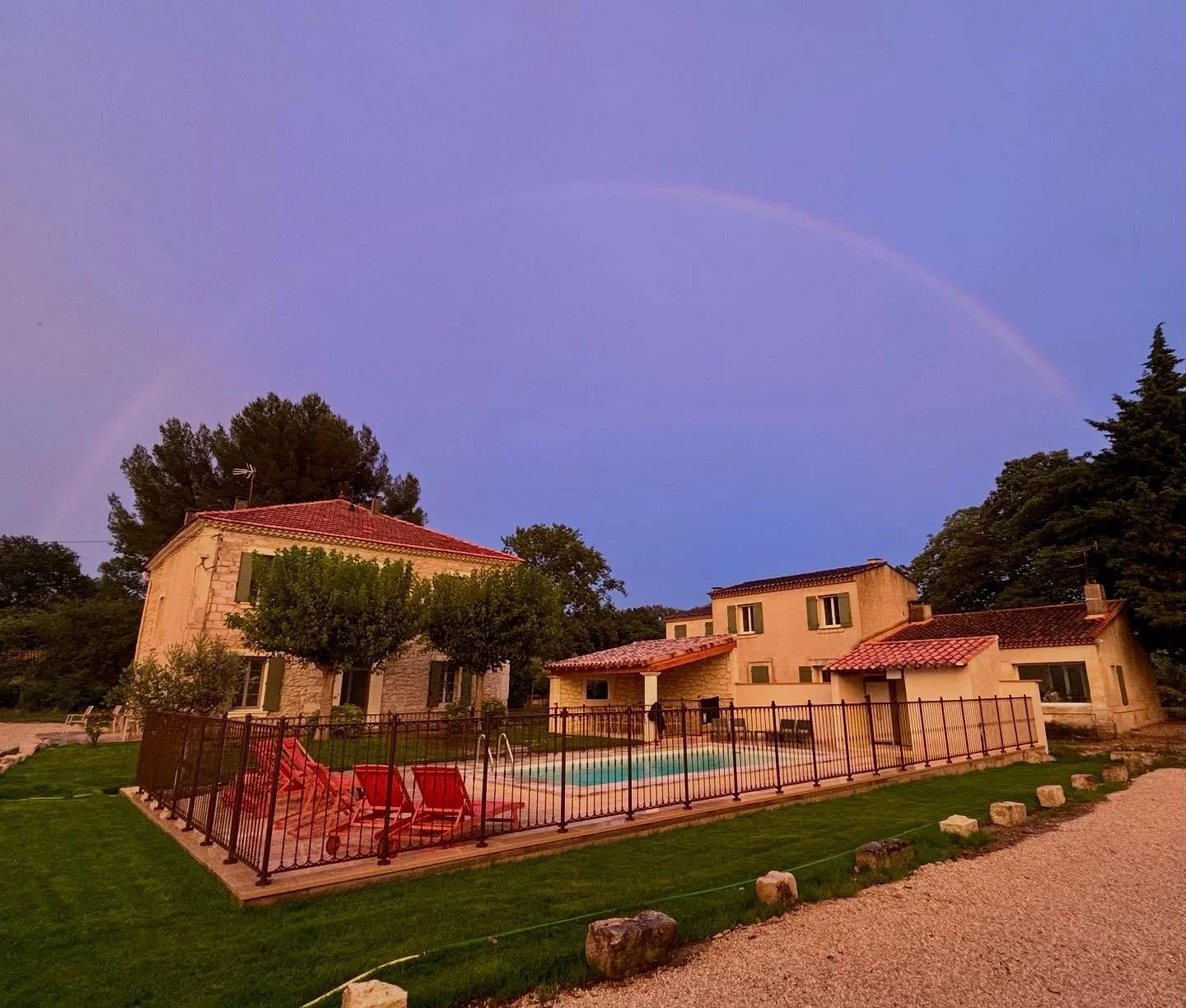 It is finished! We&rsquo;ve spent the last 1.5 years renovating a farmhouse in the Provence! Follow along as we post photos and videos from the journey.

&Ccedil;a y est ! On a pass&eacute; un an et demi &agrave; r&eacute;nover un mas en Provence ! S