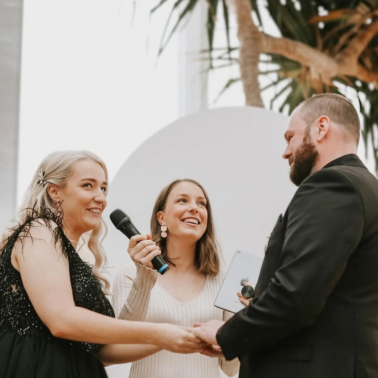 Eily and Nate had a really clear vision for their wedding ceremony: short, heartfelt and fun. No long speeches, no deep dive into how they met and definitely no traditional vibes. Oh and all guests (including me) were to team with the &lsquo;white pa