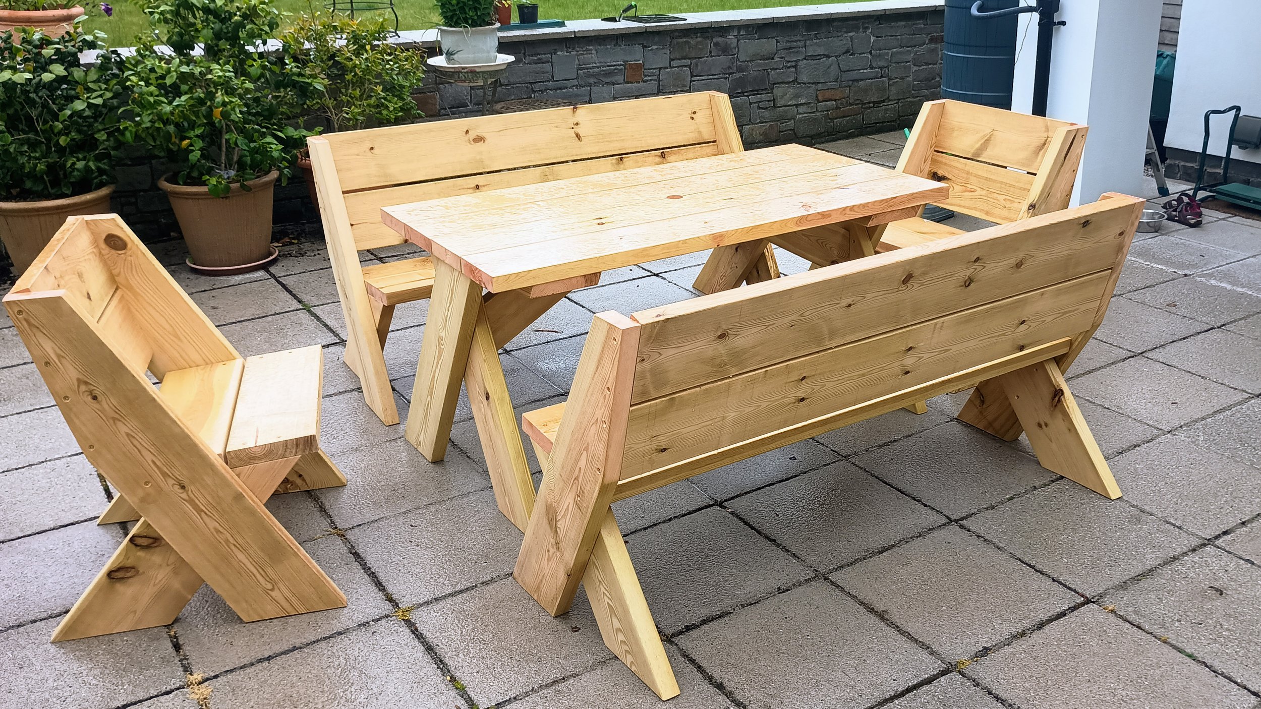 Appledore Supreme Dining Set