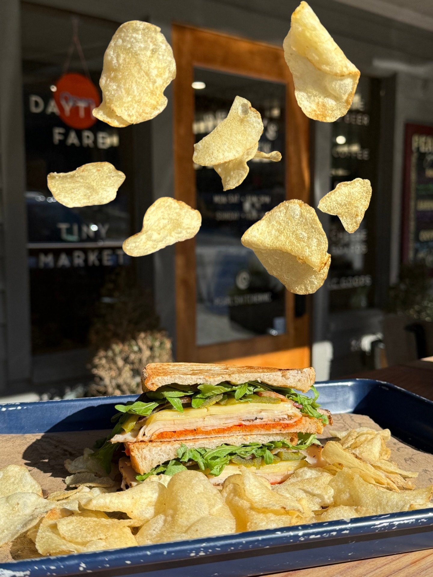 Snow isn&rsquo;t the only things that&rsquo;s raining down in the Valle 🍴 😋

#ValleCrucis #SupportLocal #WesternNC