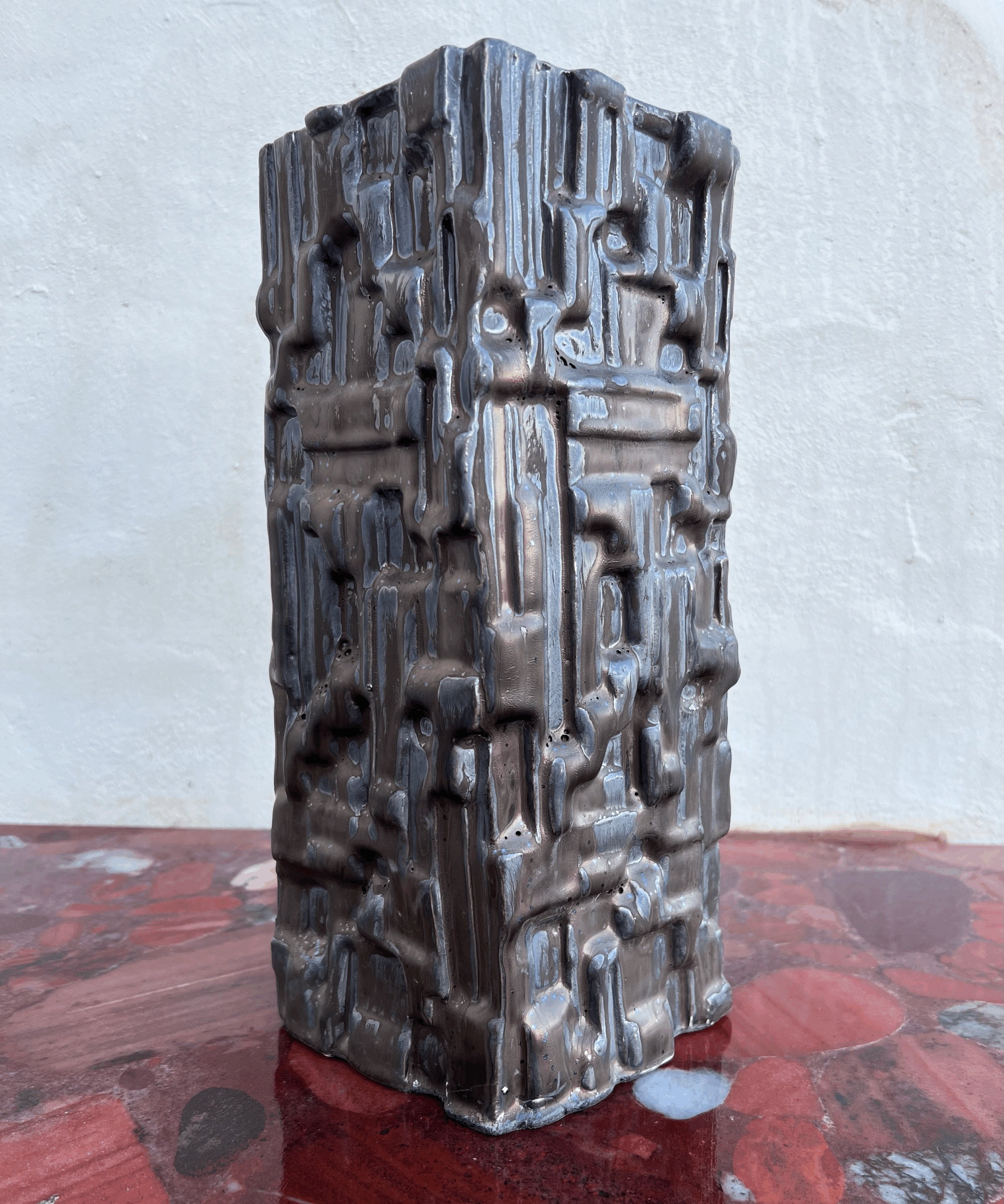 Chicago- Sculpted Grand Vase
