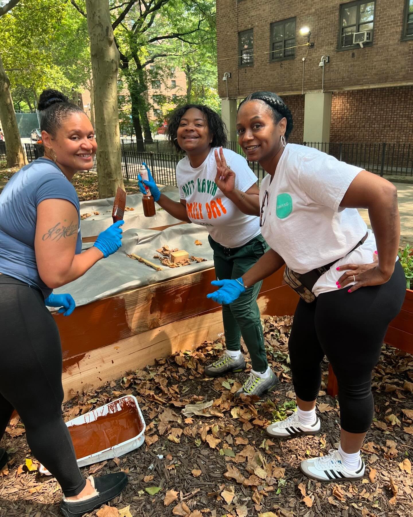 Making a difference in your community by helping to beautify it makes me feel like a winner. #swaag #motthaven #southbronx #nyc #bronx #housing #block #stopthegunviolenceπππ§‘β€οΈπ©·π©΅πππ€π©Άπ€π€