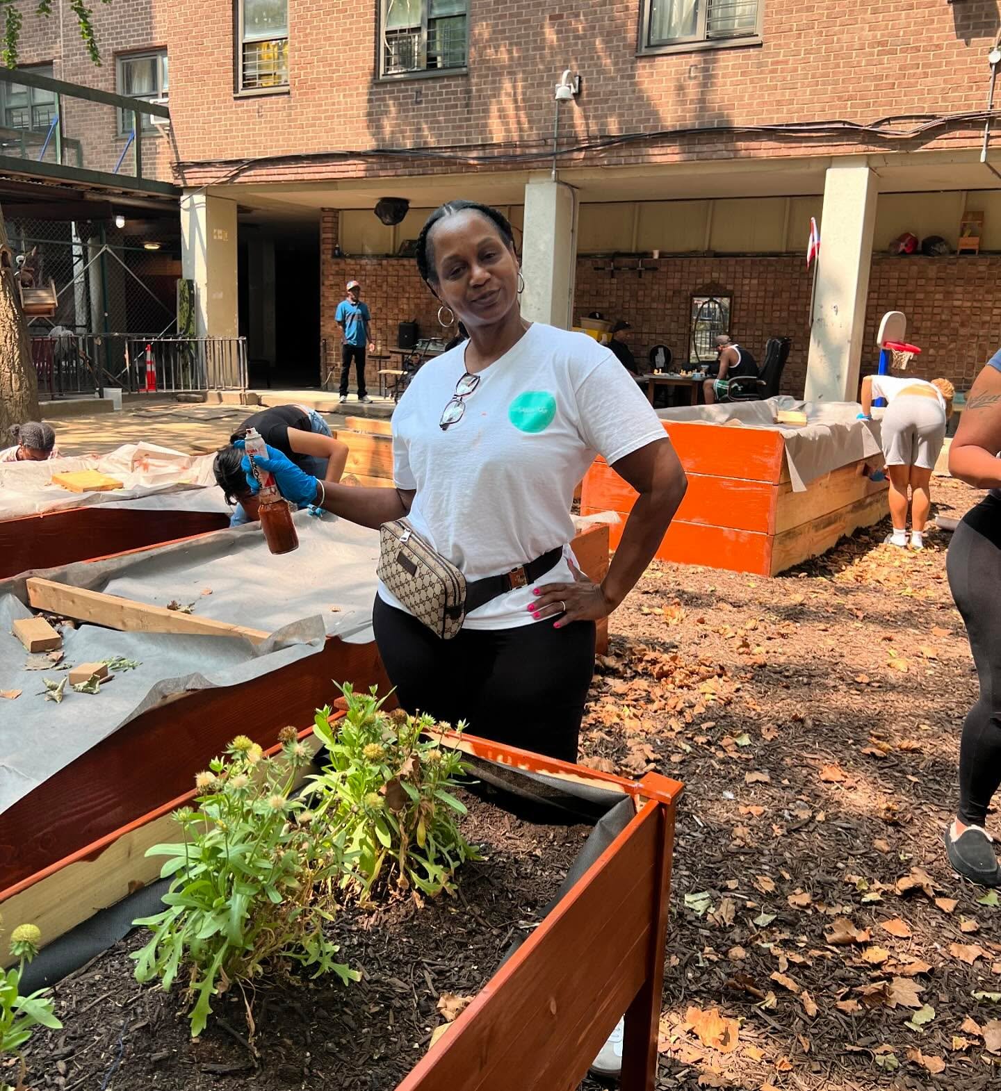 Making a difference in your community by helping to beautify it makes me feel like a winner. #swaag #motthaven #southbronx #nyc #bronx #housing #block #stopthegunviolence πππ§‘β€οΈπ©·π©΅πππ€π©Άπ€π€