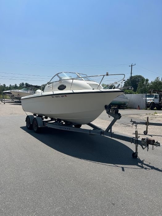 2004 Hydra-Sports Lightning 212 WA