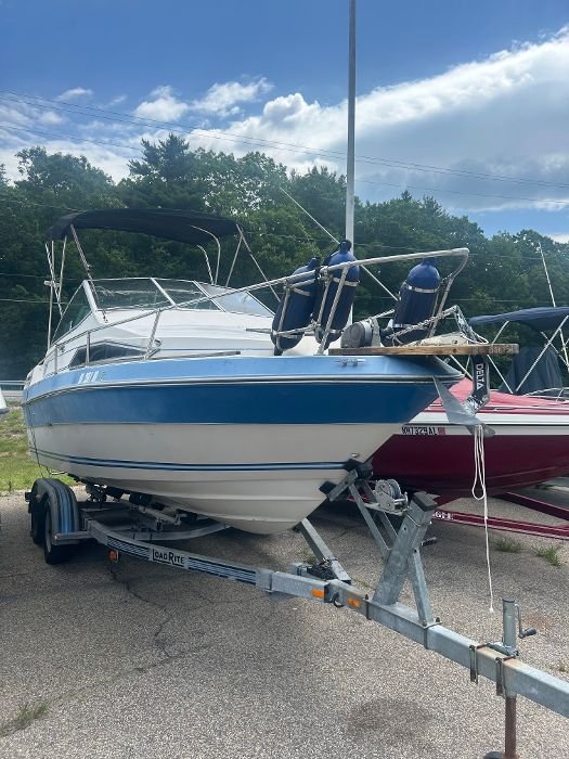 1986 SeaRay 21ft cuddy cabin