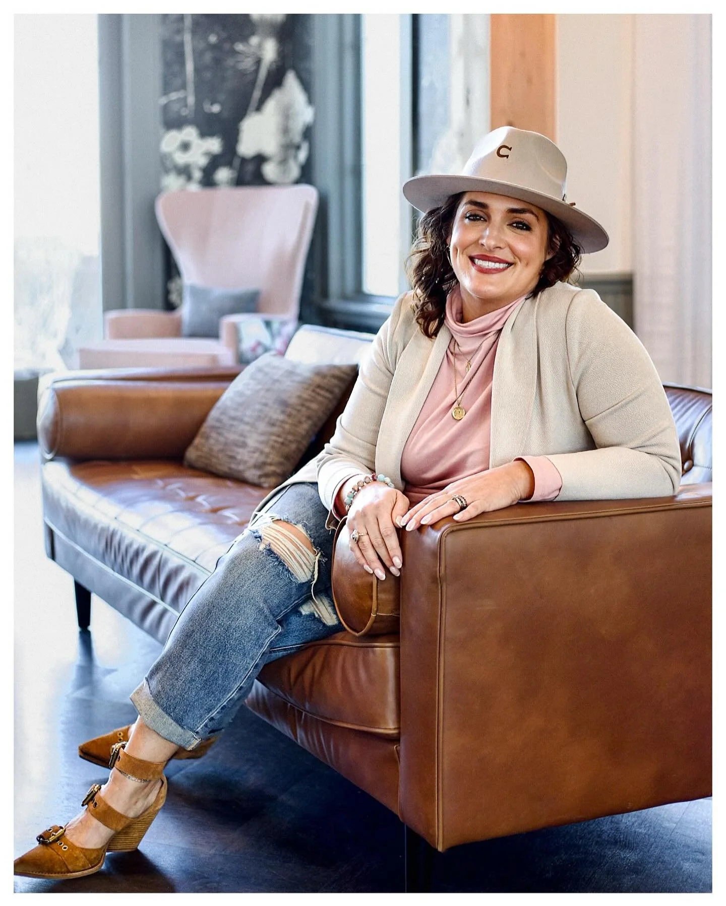 She&rsquo;s got beauty, brains, and personality - So it&rsquo;s fitting that this triple threat also happens to be a triplet mom 🙎🏼&zwj;♂️🙍🏼&zwj;♂️🙍🏼&zwj;♂️

✨ @txmomalex 

#northlakephotographer #pecansquaretexas #pecansquarephotographer #nort