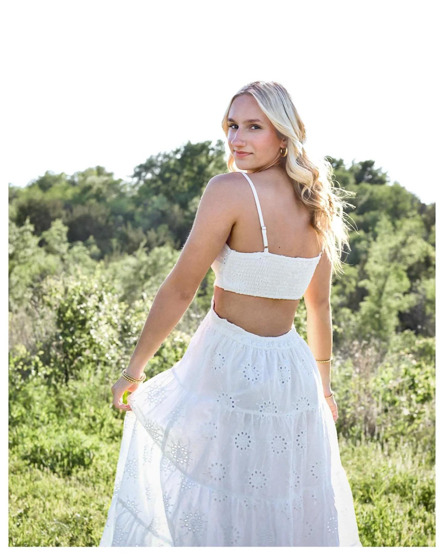 The dreamiest backdrop &amp; most radiant beauty! 🌿 

#tandyhills #fortworthphotos #tandyhillsphotography #christinaschmidtphotography #ftwtxphotographers