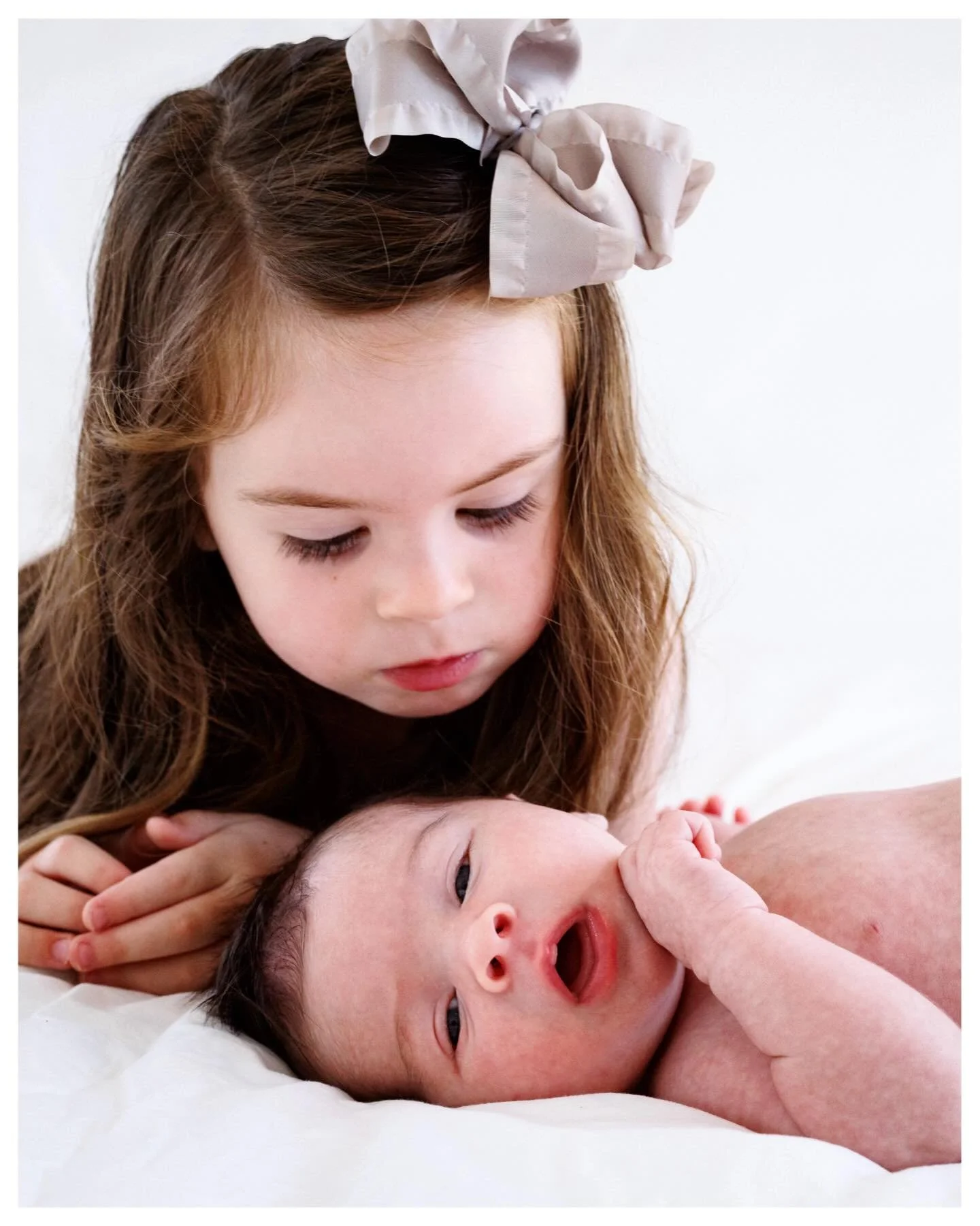 Big sister mode: Activated! No instruction manual needed. 🤍 

✨ @omgmomma34 @oliviagracemulkey