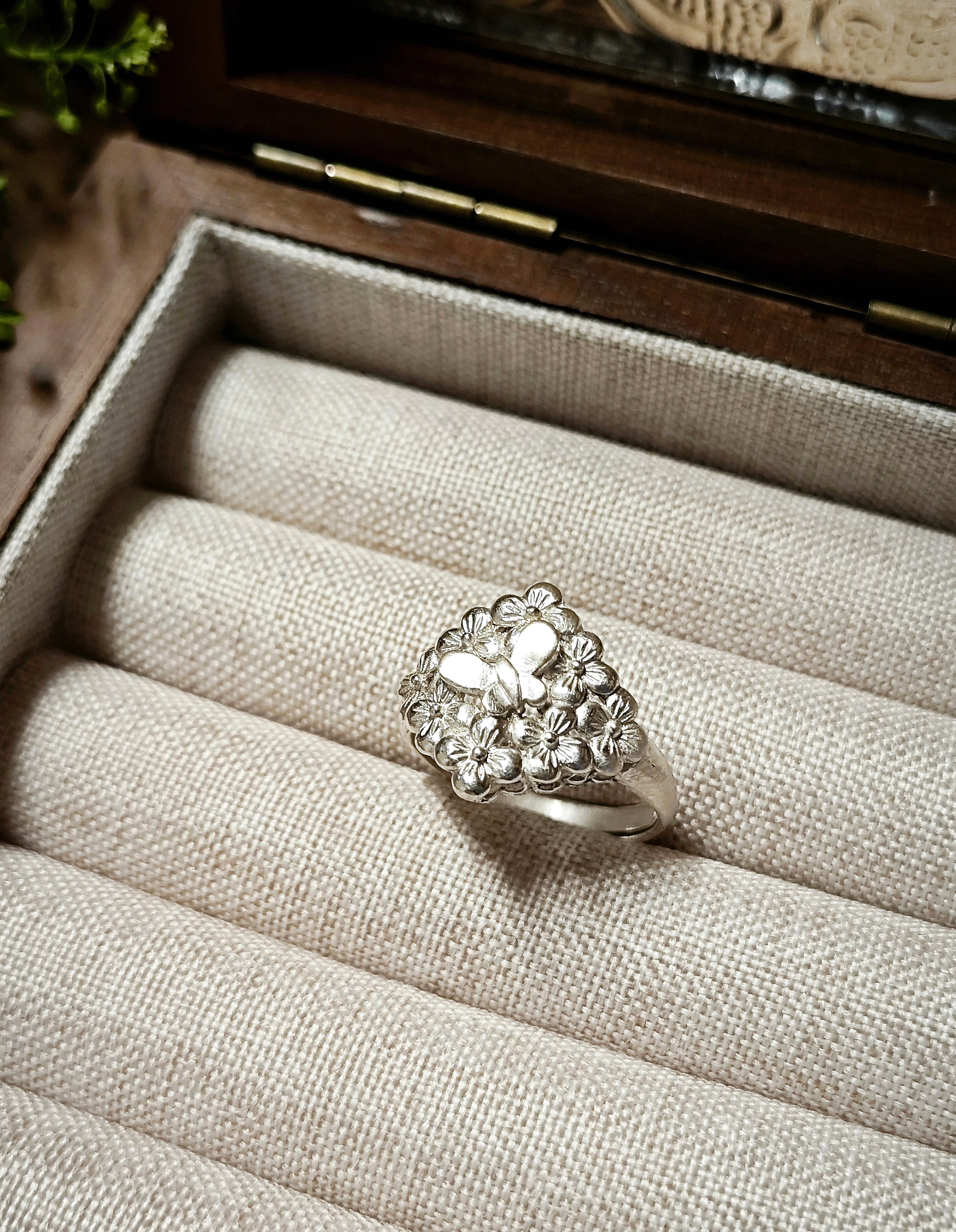 BUTTERFLY RING