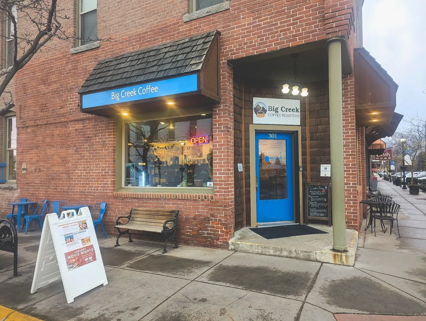 Thanks Big Creek and all you coffee lovers for donating to HCC over the holidays and sharing our movies with passersby. You put the &ldquo;community&rdquo; in community cinema! ☕️ ❤️ 🎥