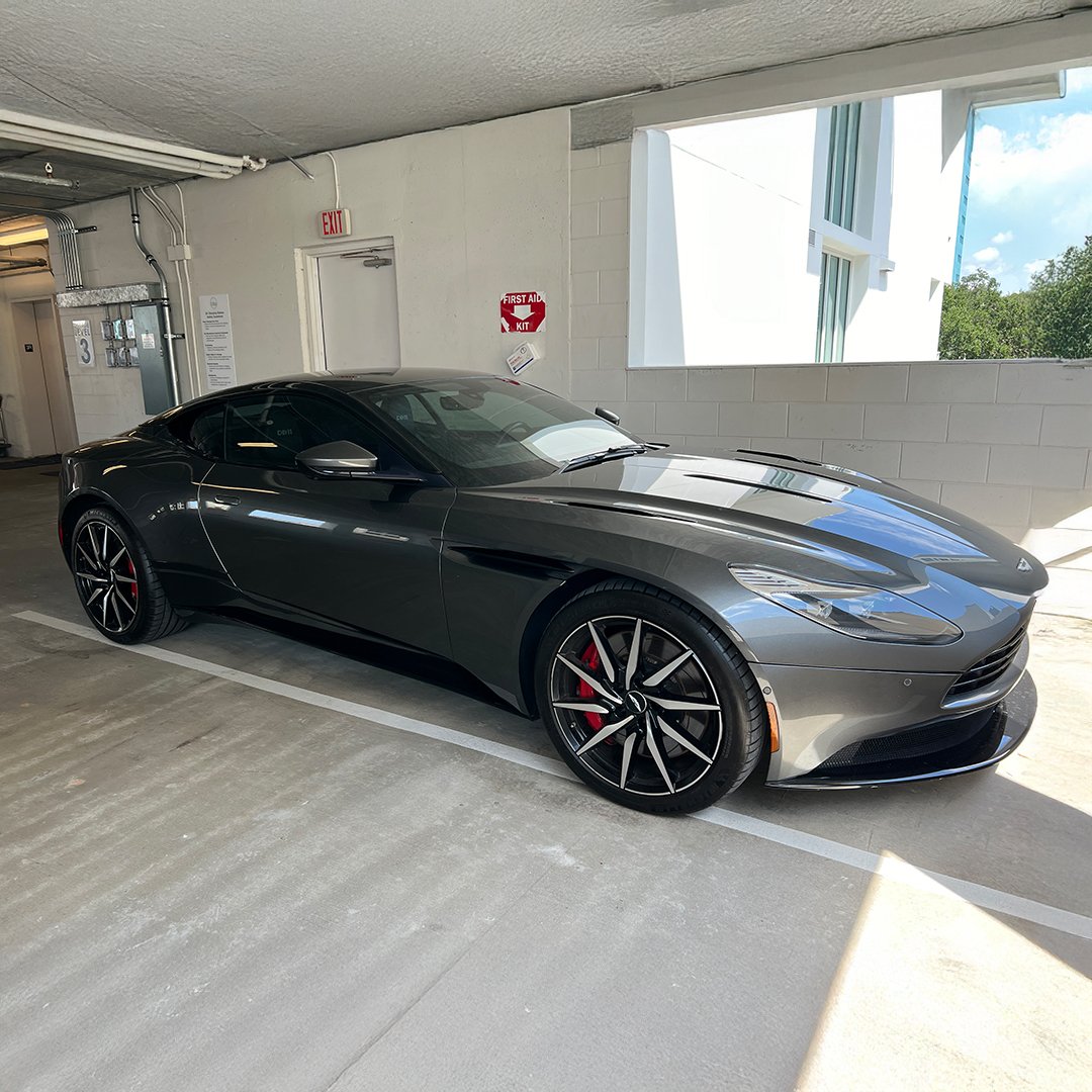 AstonMartin1.jpg