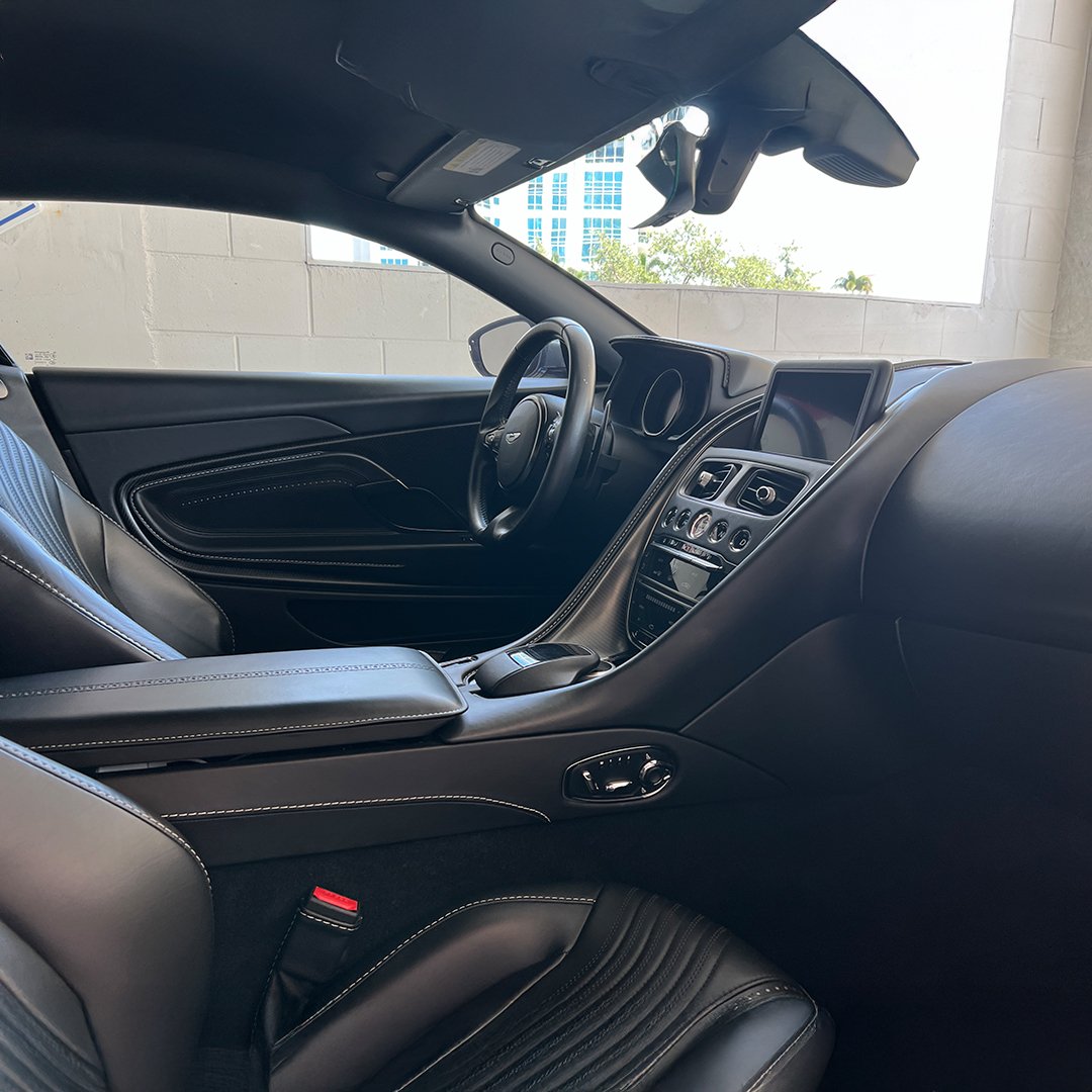 AstonMartin7.jpg