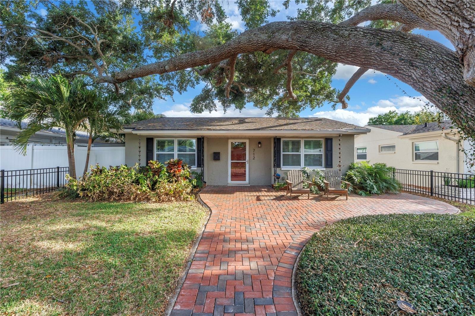 House - 3 Bed, 2 Bath (St. Petersburg, FL)