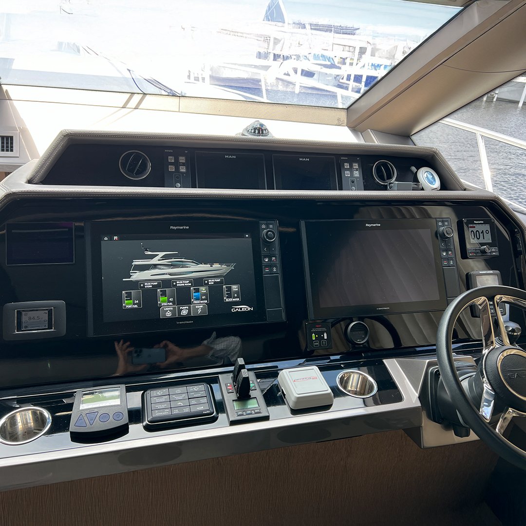 Galeon680Fly4.jpg