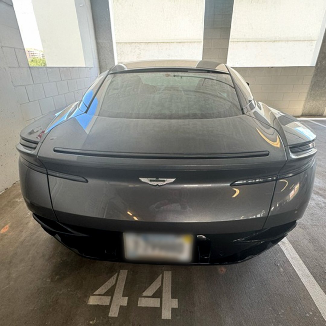 AstonMartin4.jpg