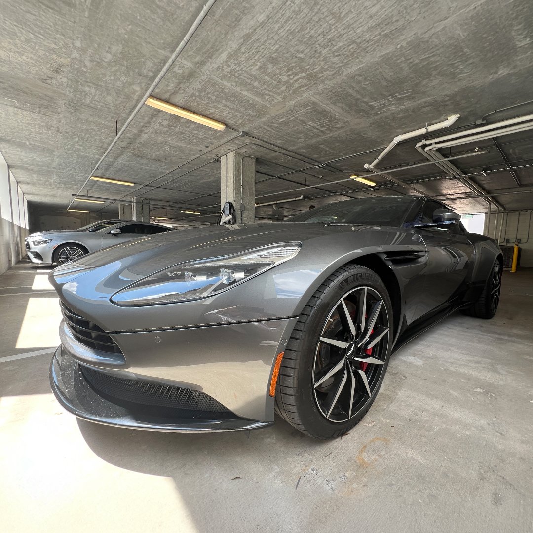 AstonMartin5.jpg