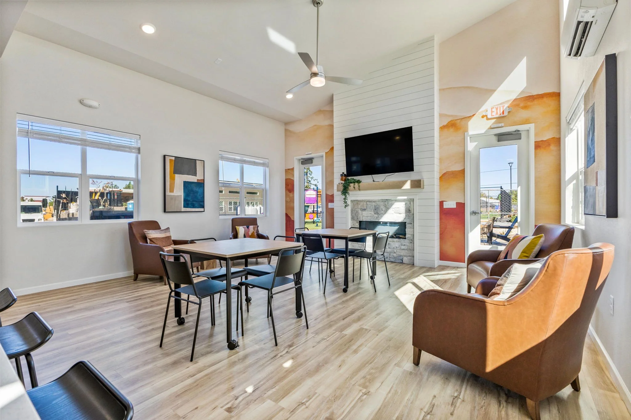 5-web-or-mls-3470 Blossom Dr NE 5.jpg
