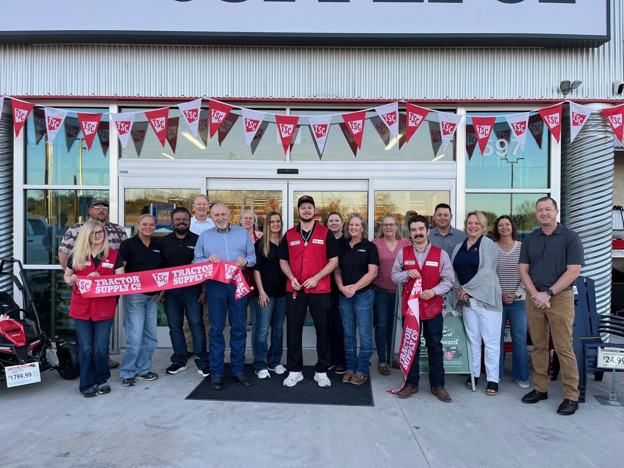 Tractor Supply Celebrates Grand Opening in Hamilton