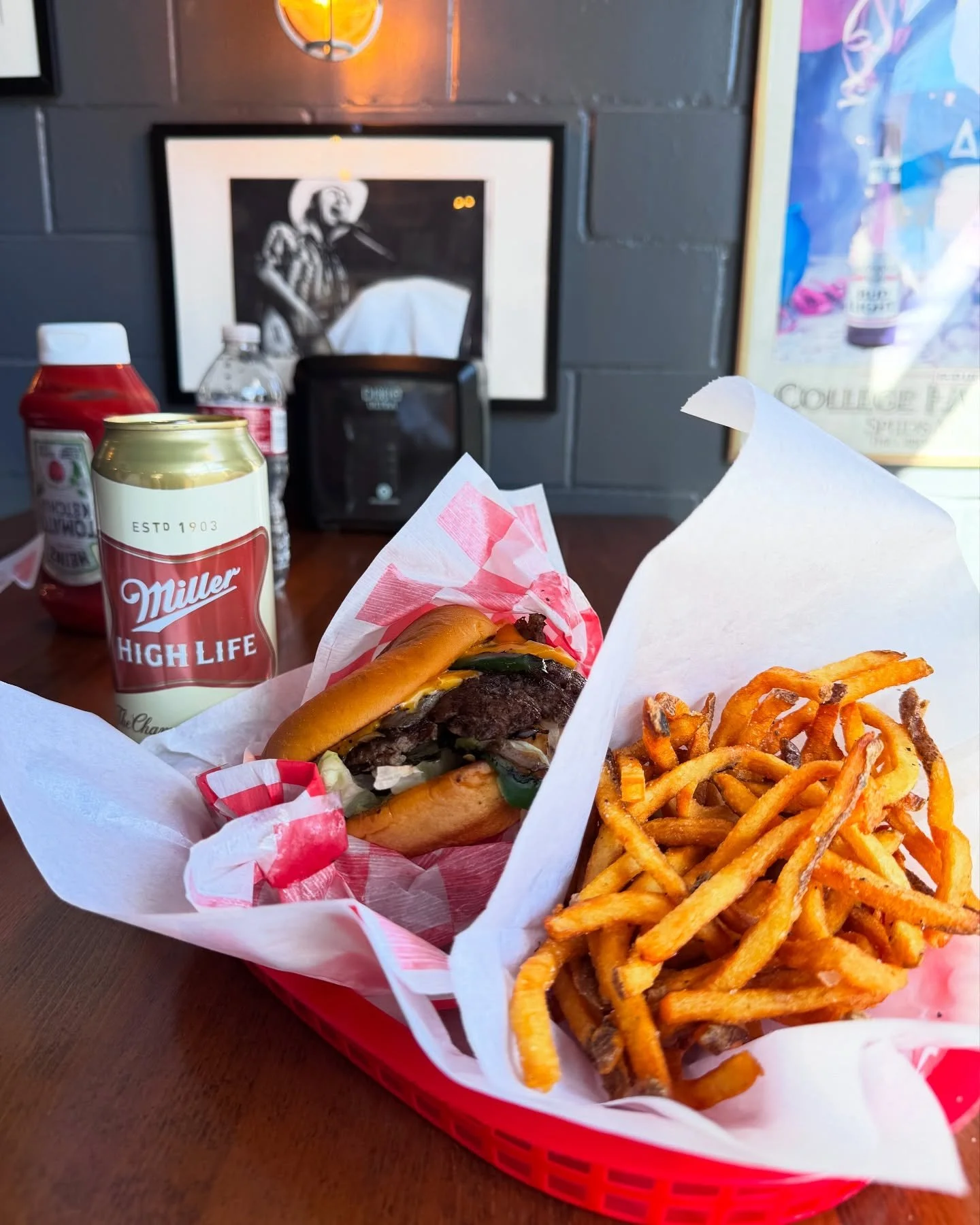 Woody's Burger and Fries- Hamilton, TX.jpg