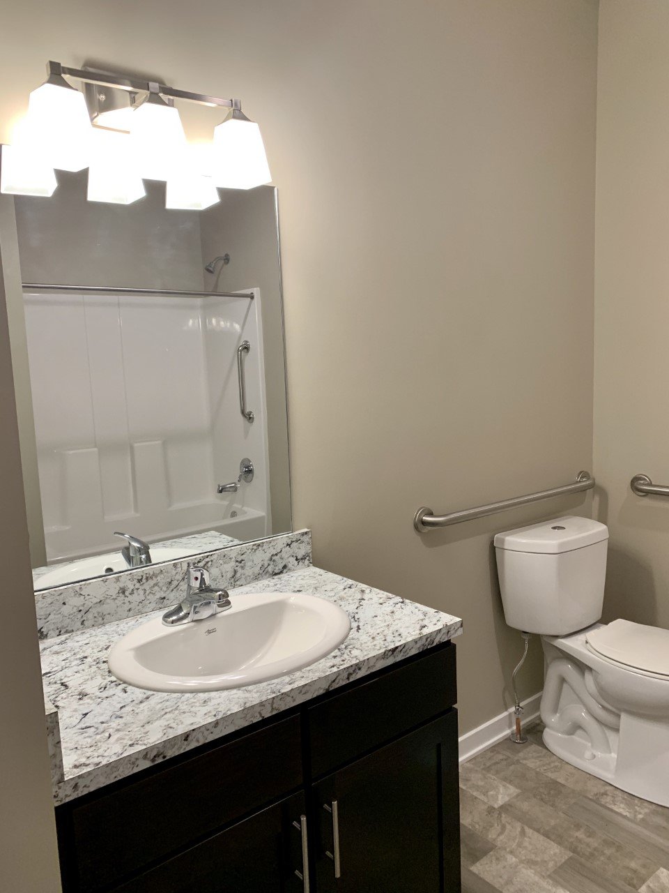 Bathroom 1.jpg