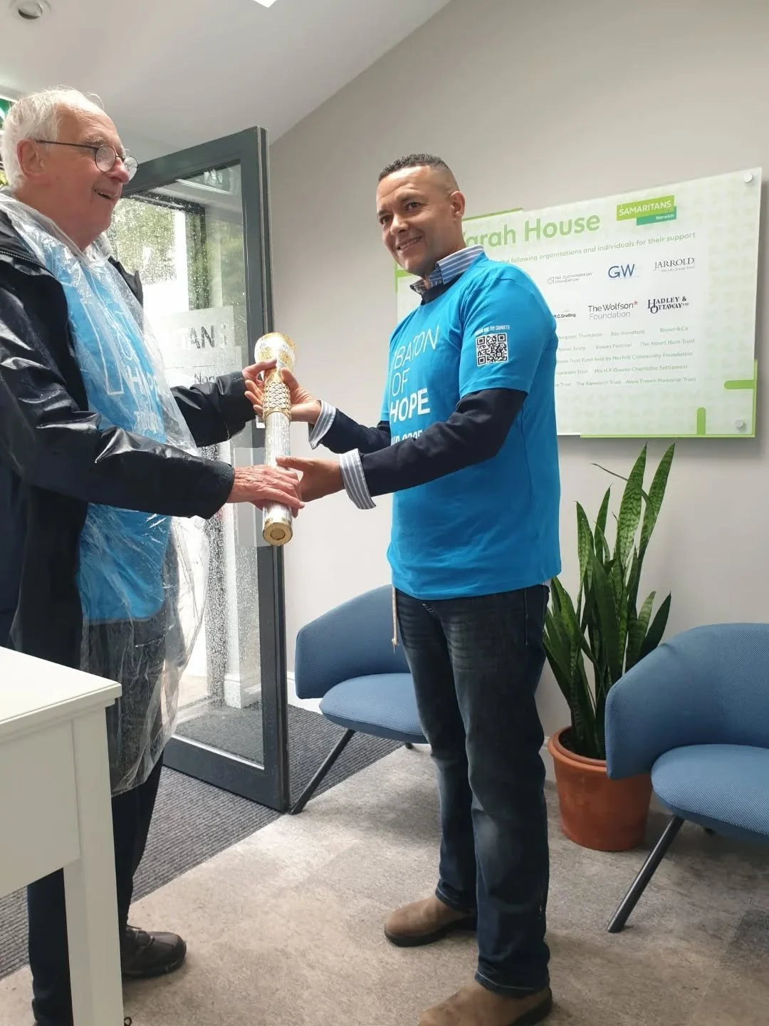 Great stop at Varah House - Norwich Samaritans headquarters ✨️

Special thank you to;

Maurice, local branch's longest serving Samaritan! @samaritanscharity
Clive Lewis MP, for showing his support for the Baton of Hope suicide prevention initiative. 