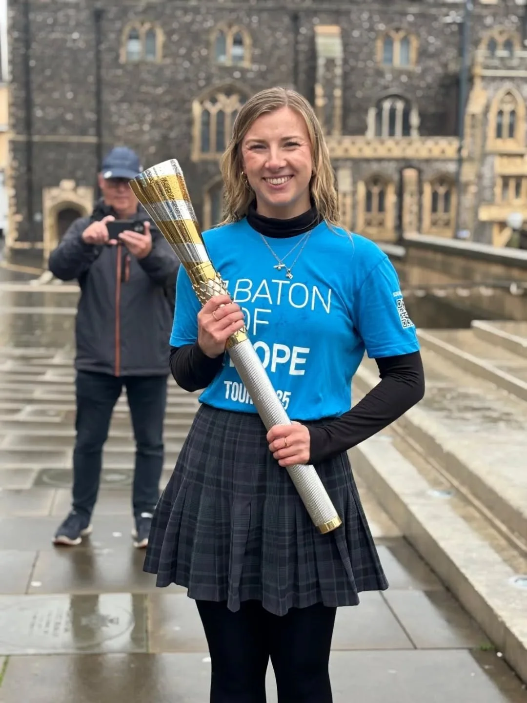 Thank you @nicoleeomalley for sharing a message of Hope 💙

@batonofhopeuk

#batonofhopenorwich #bohtour25 #suicidebereavement #suicideprevention #suicideawareness