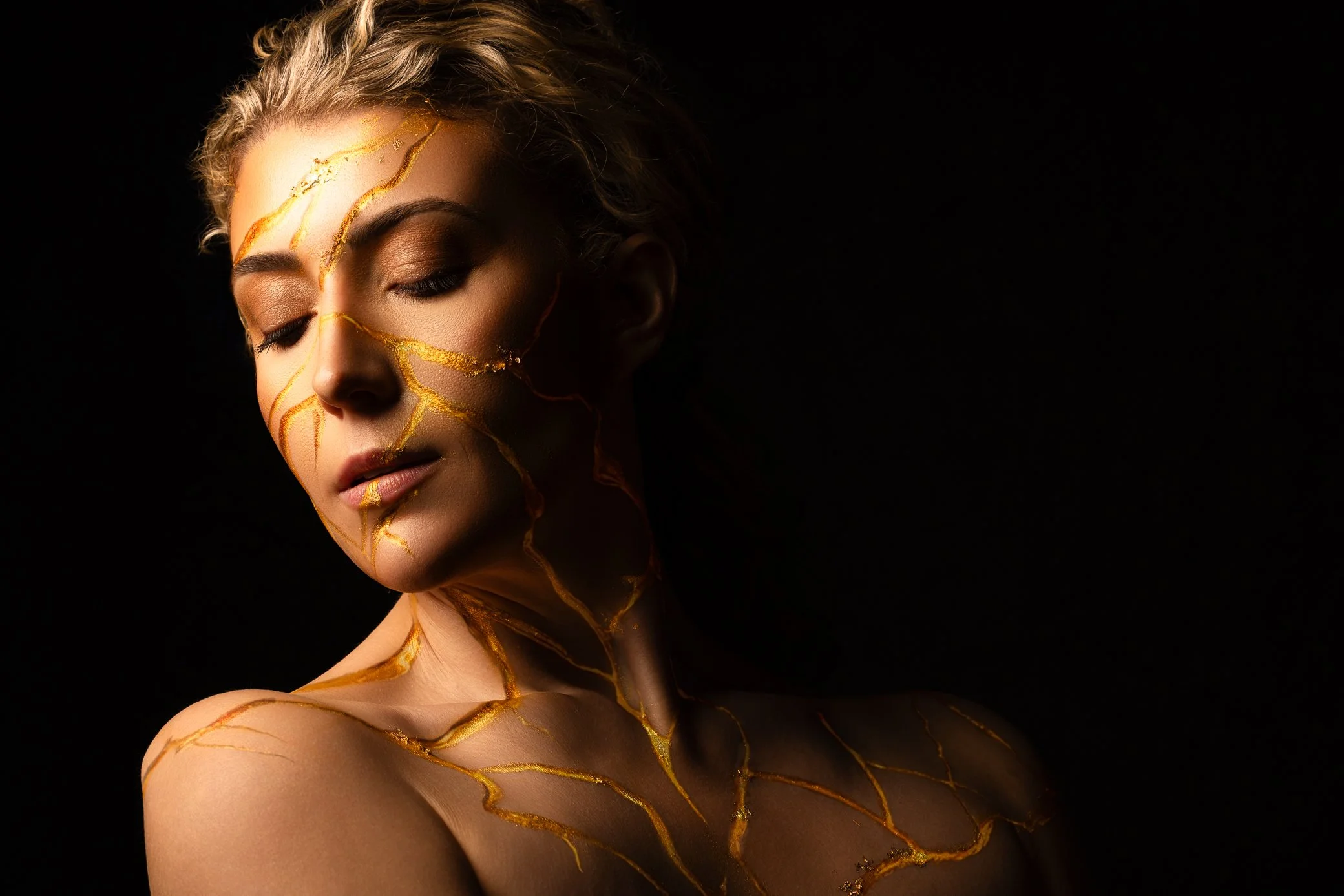 gold-cracked-body-art-portrait.jpg