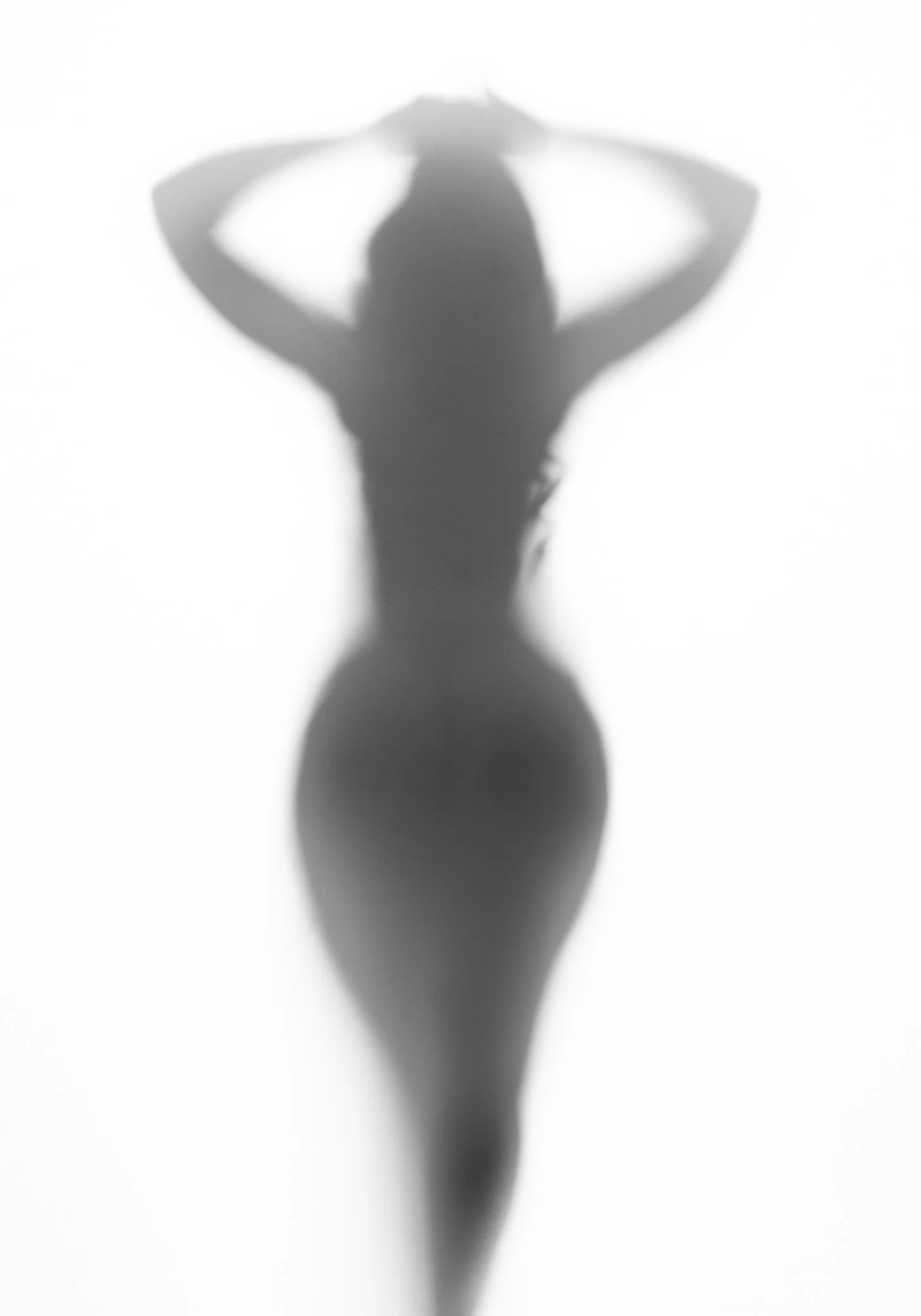silhouette-boudoir-shadow-pose-body-confidence.jpg