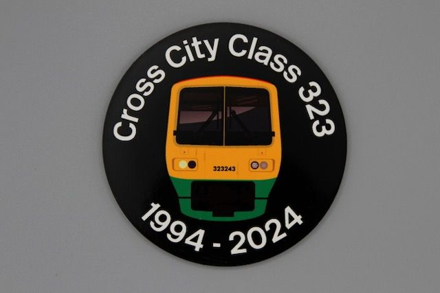 Class 323 London Midland.png