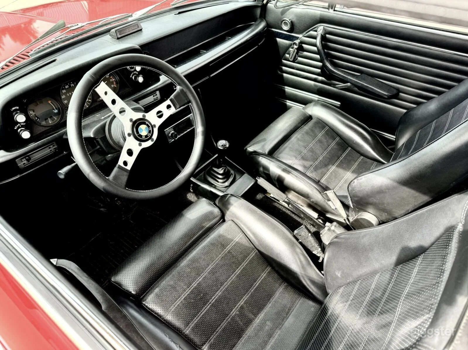 1973-bmw-2002-tii-5.png
