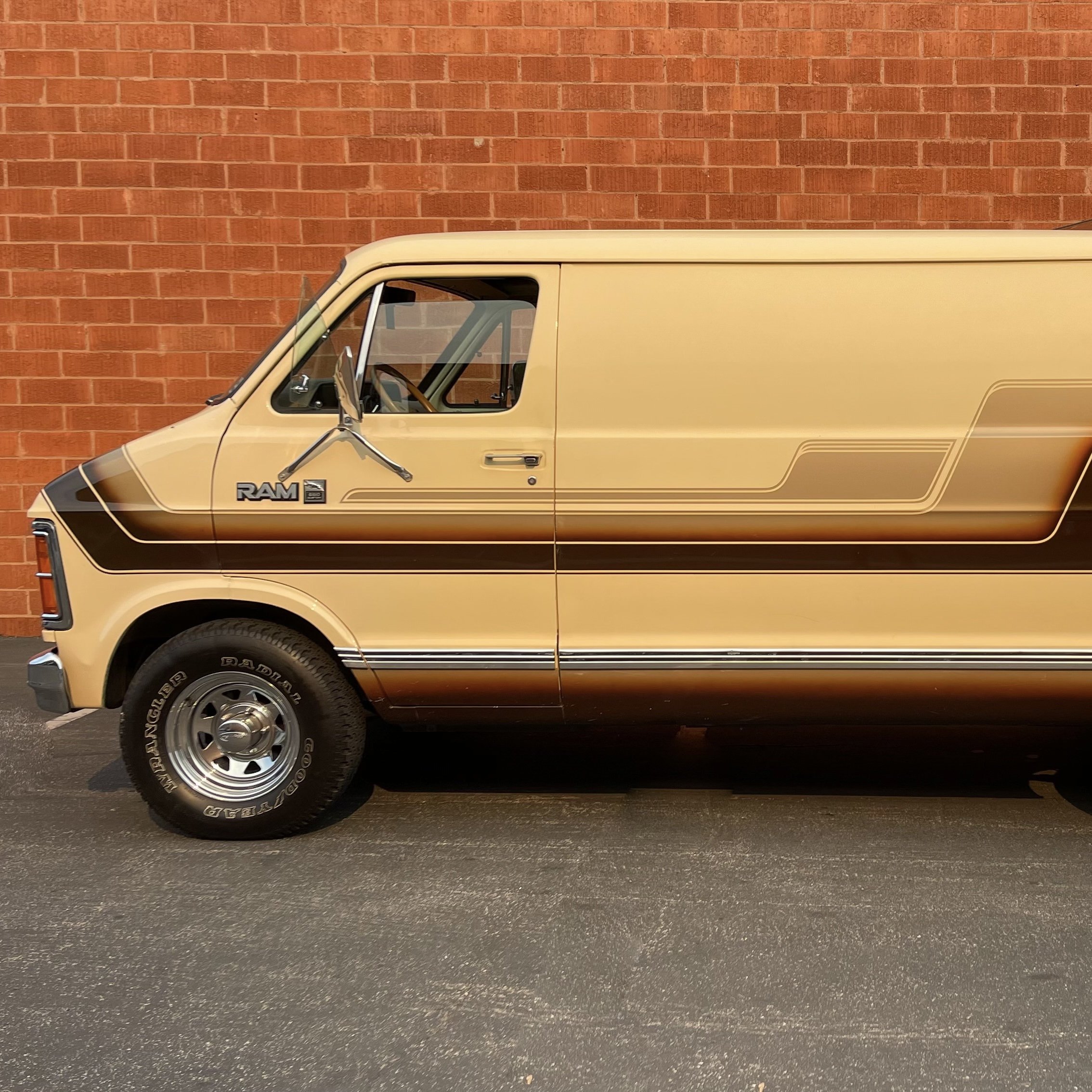 T5 85 Dodge Ram Conversion Van.jpg