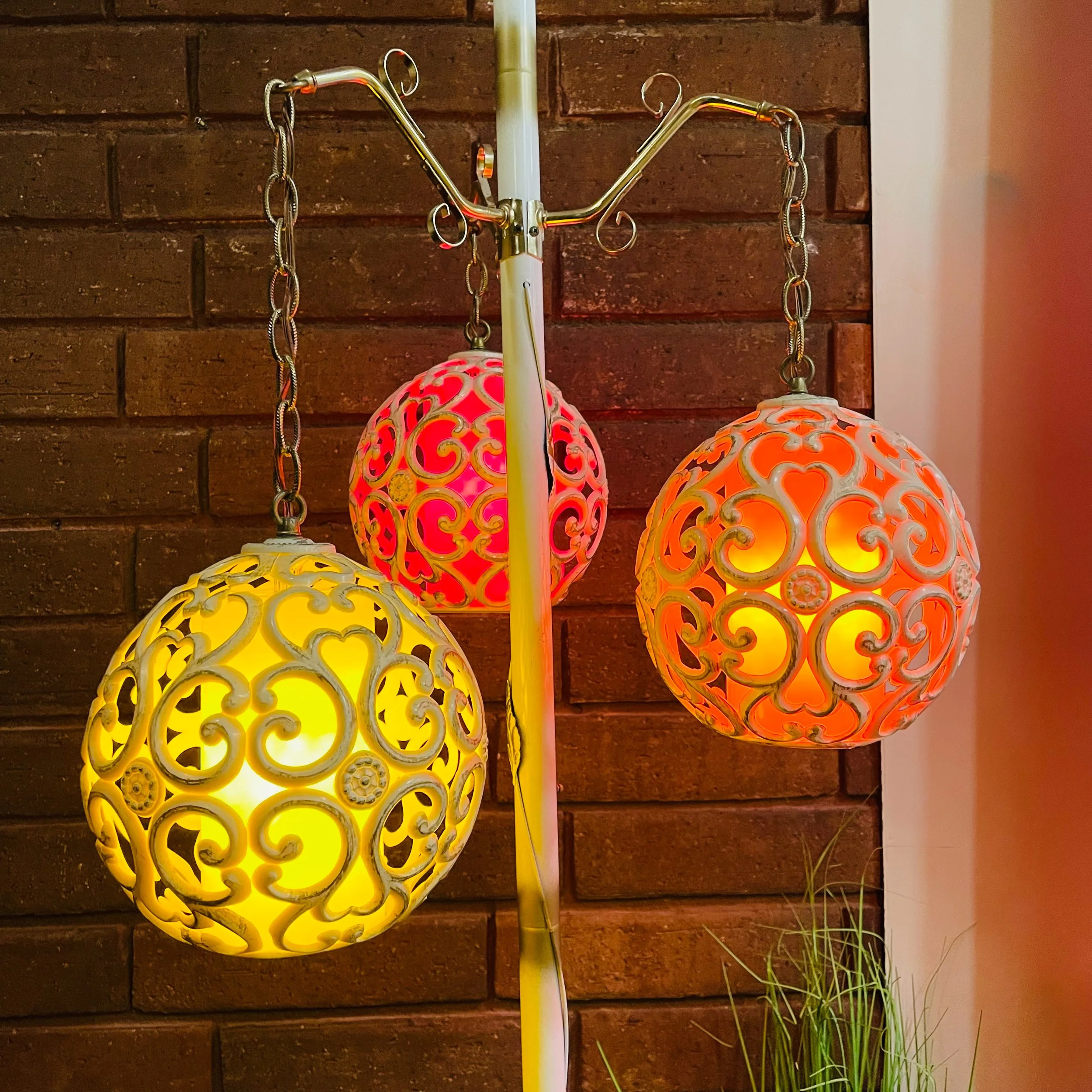 L14 Tension Pole Triple Lamp.JPEG