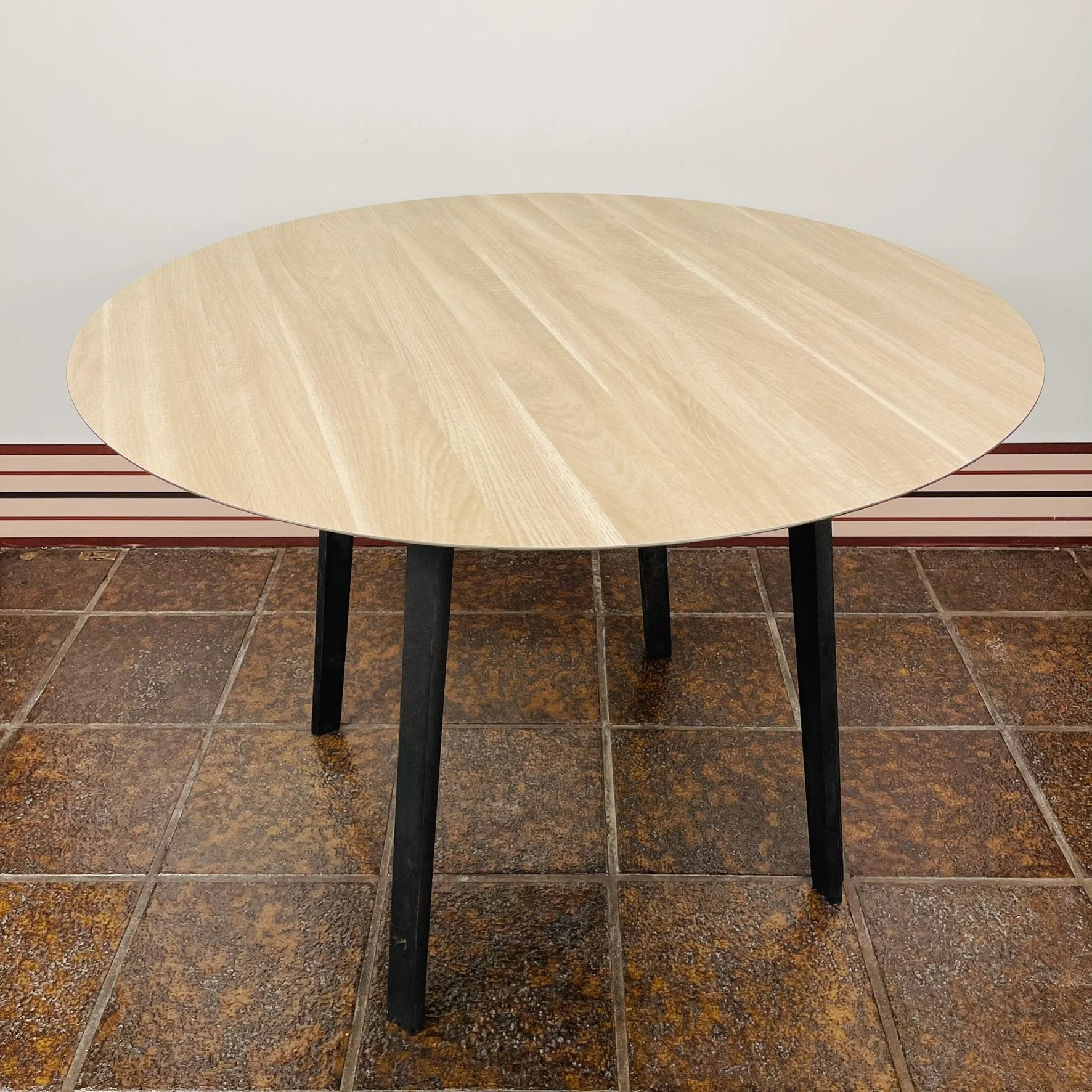 F82 40in Cake Table.JPEG