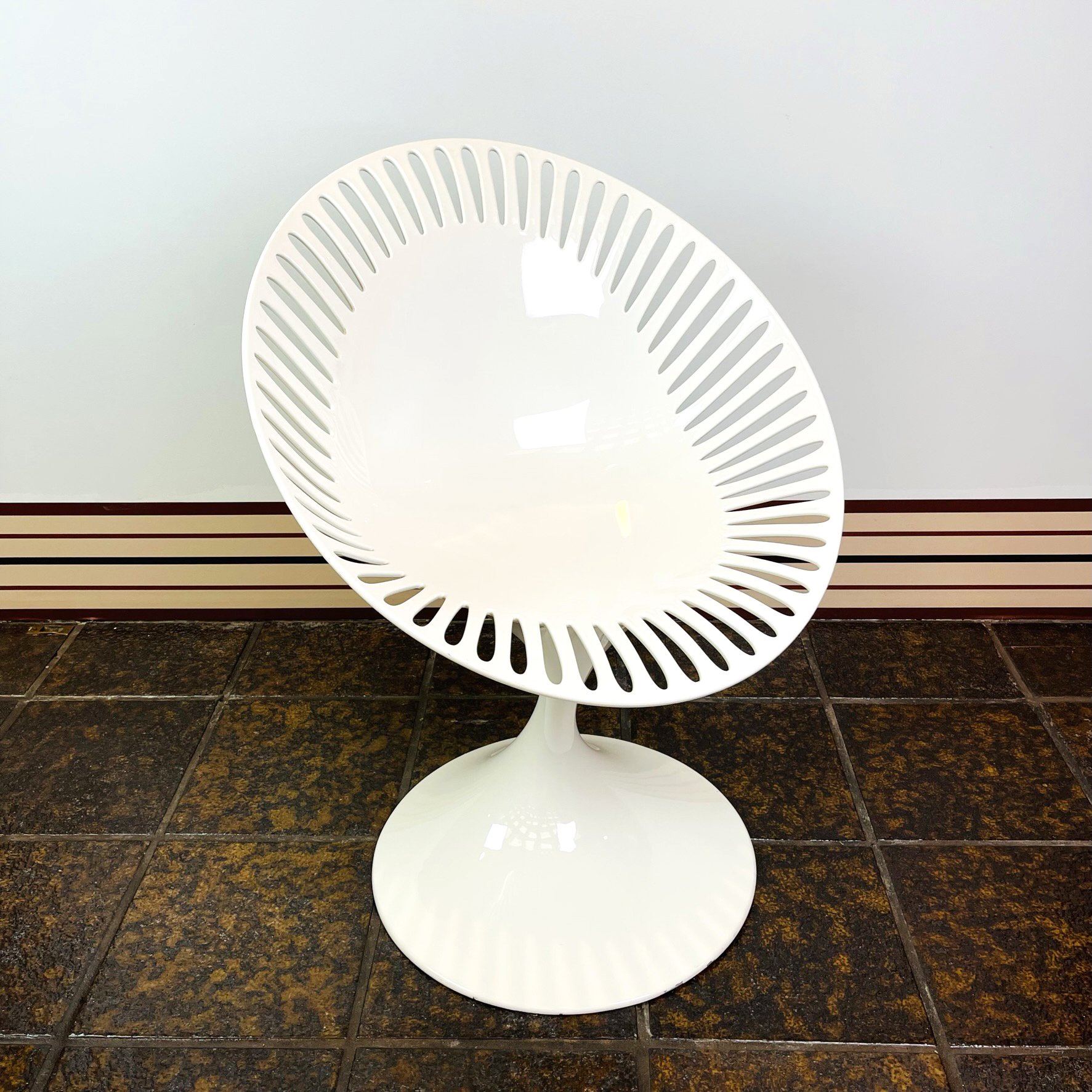 F73 Space Age Molded Chair.JPEG