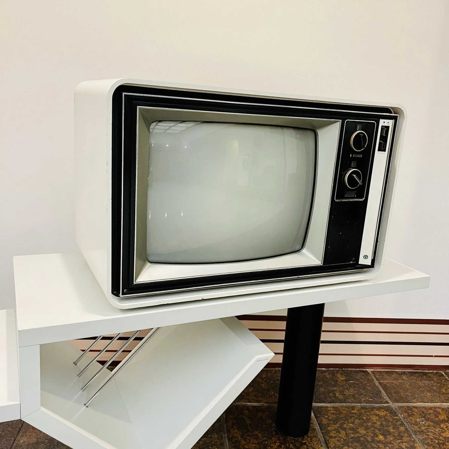 DC67 Zenith Color TV.JPEG