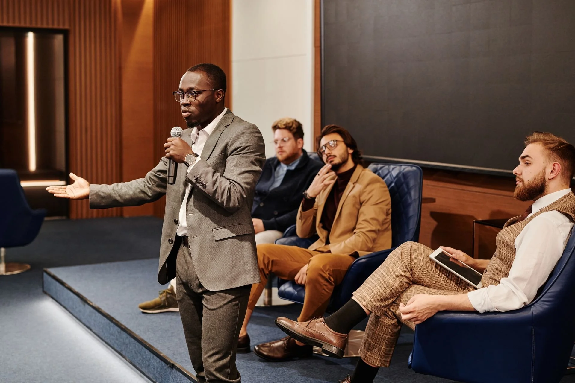 Why the Best Keynote Speakers Connect Leadership, Culture, and Coaching?